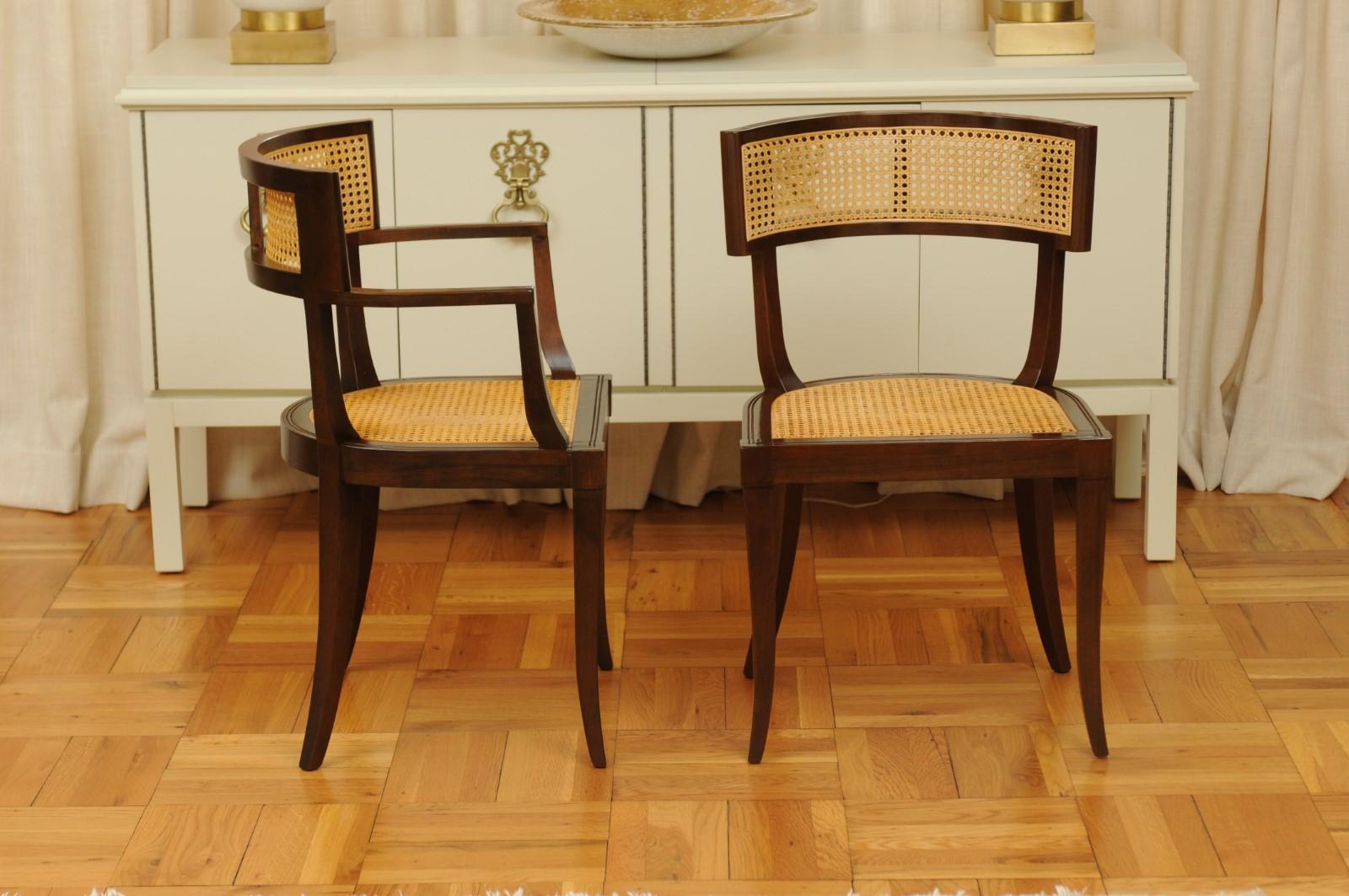 Canne Magnifique ensemble de 8 chaises de salle à manger Klismos en rotin par Baker, datant d'environ 1958, sièges en rotin en vente