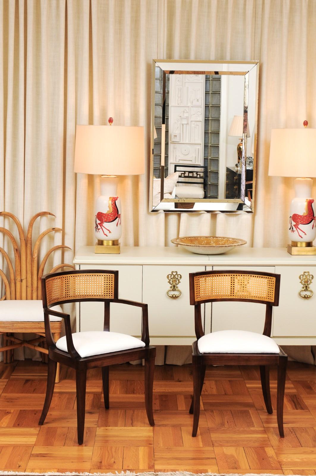 Mid-Century Modern Magnifique ensemble de huit 8 chaises de salle à manger en rotin Klismos de Baker, vers 1958 en vente