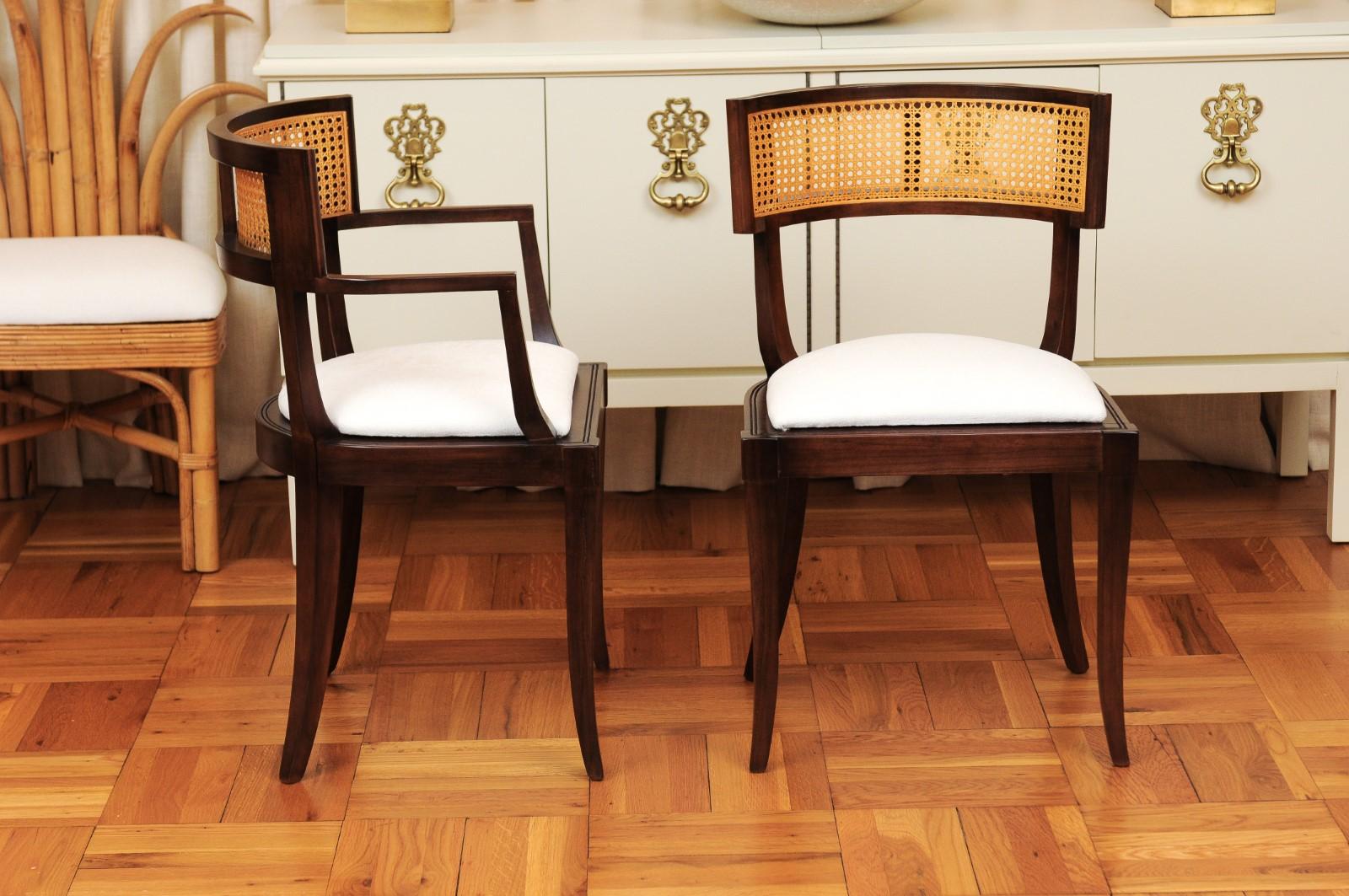 Canne Magnifique ensemble de huit 8 chaises de salle à manger en rotin Klismos de Baker, vers 1958 en vente