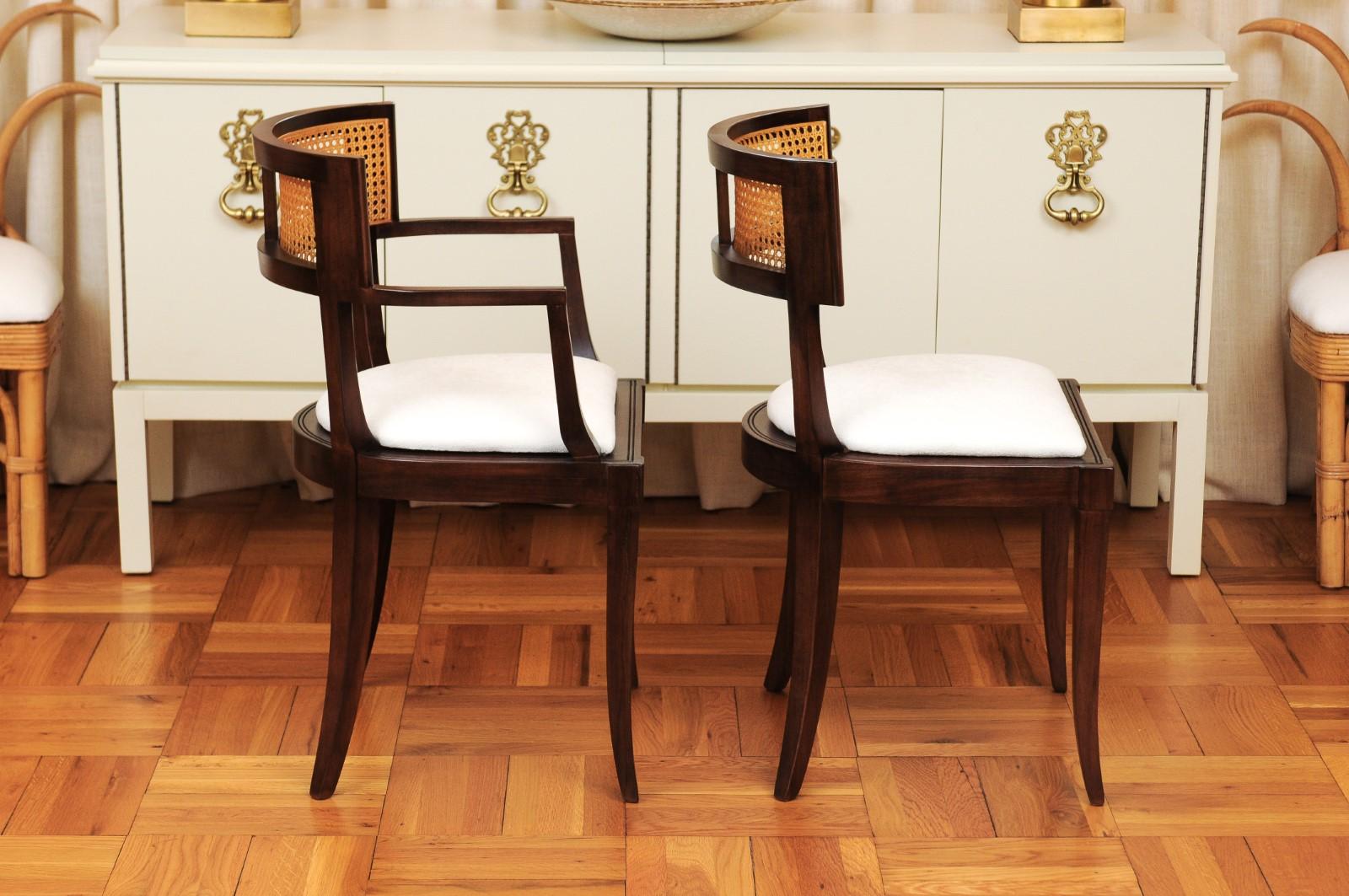 Magnifique ensemble de huit 8 chaises de salle à manger en rotin Klismos de Baker, vers 1958 en vente 1