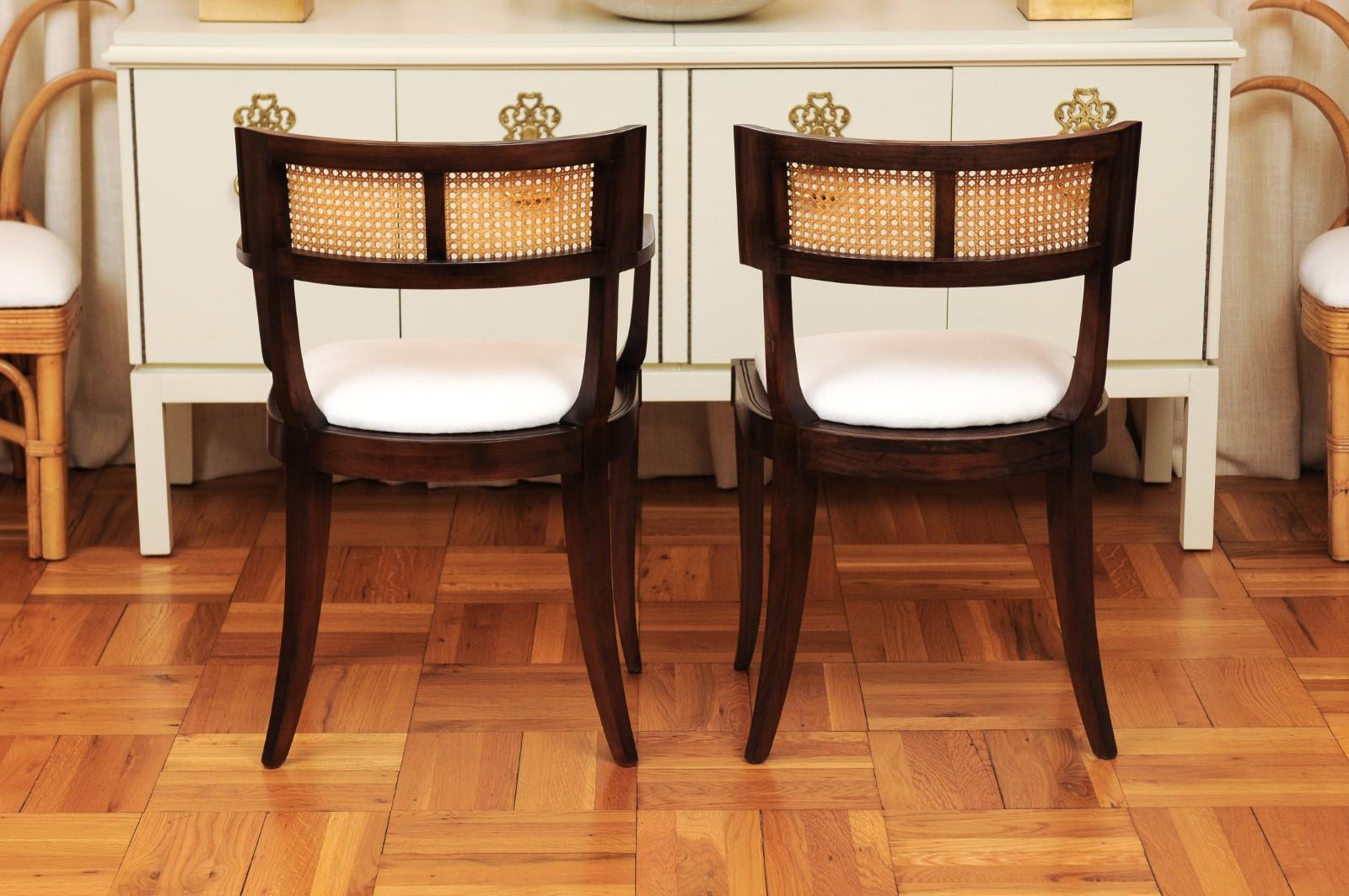 Magnifique ensemble de 10 chaises de salle à manger en rotin Klismos par Baker, vers 1958 en vente 3