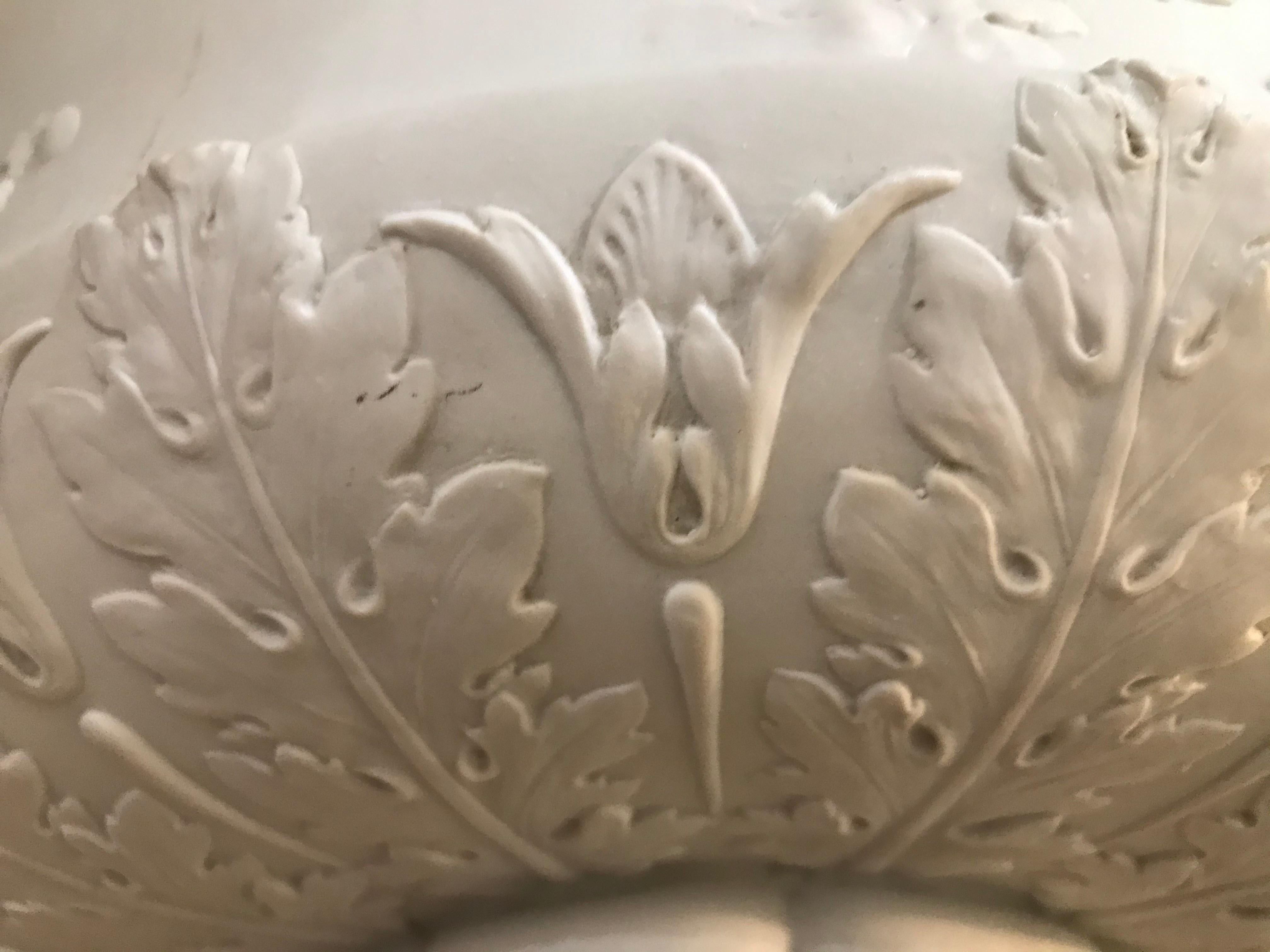 Magnifique plafonnier en porcelaine de Sèvres en vente 1