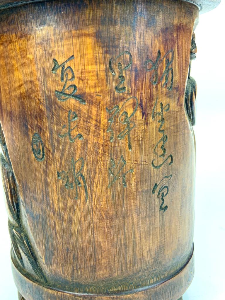 Sculpté à la main Exquisite Signed Chinese Carved Bamboo Root Brush Pot en vente