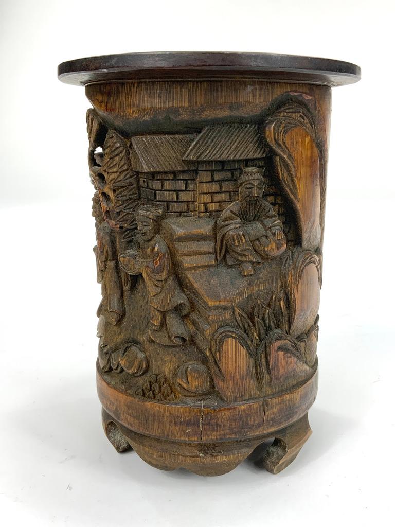Exquisite Signed Chinese Carved Bamboo Root Brush Pot Bon état - En vente à Hampstead, QC