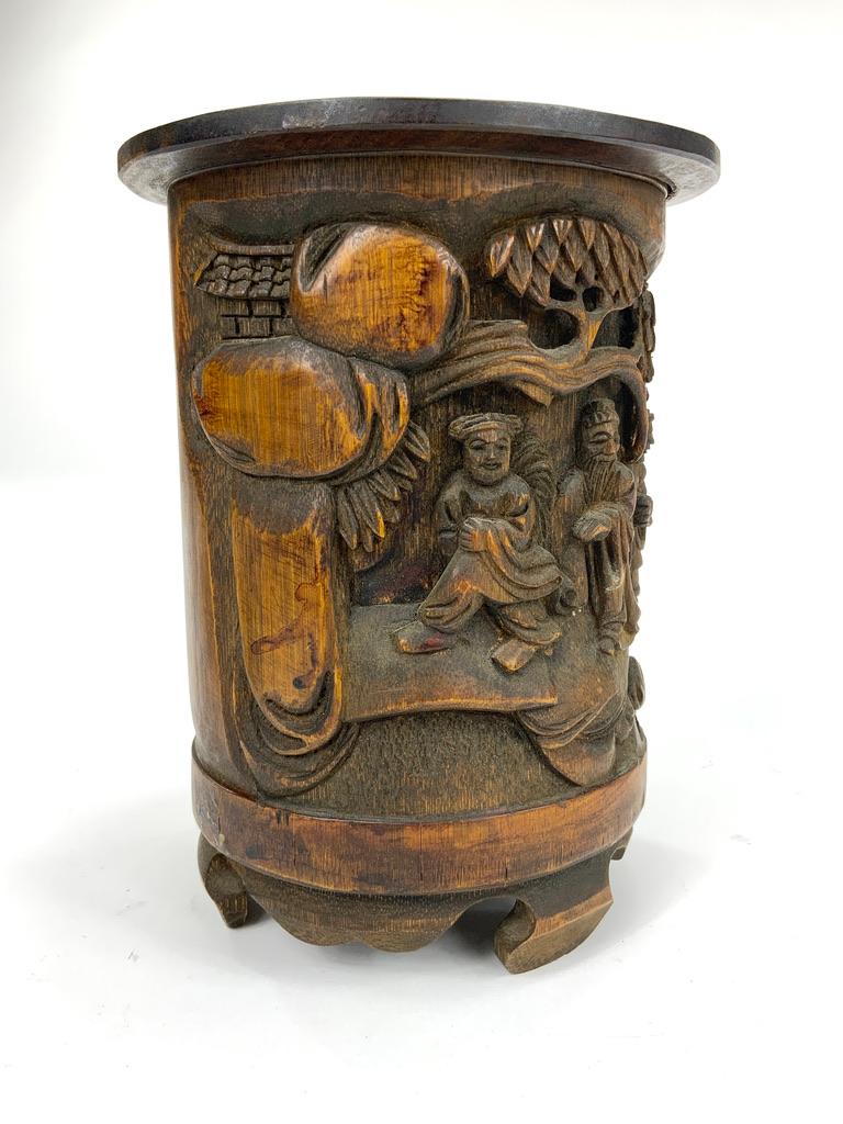 20ième siècle Exquisite Signed Chinese Carved Bamboo Root Brush Pot en vente
