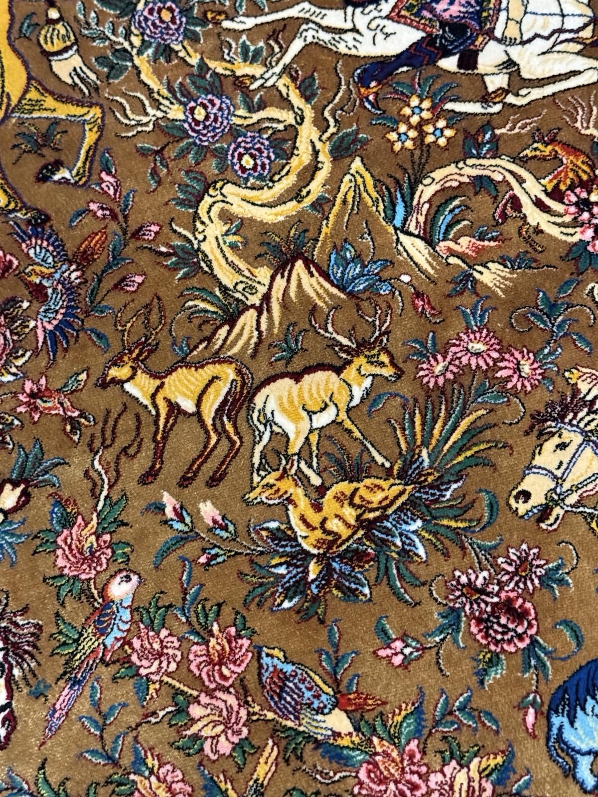 Exquisite Silk Round Rug with Imperial Hunting Scene Carpet For Sale 4