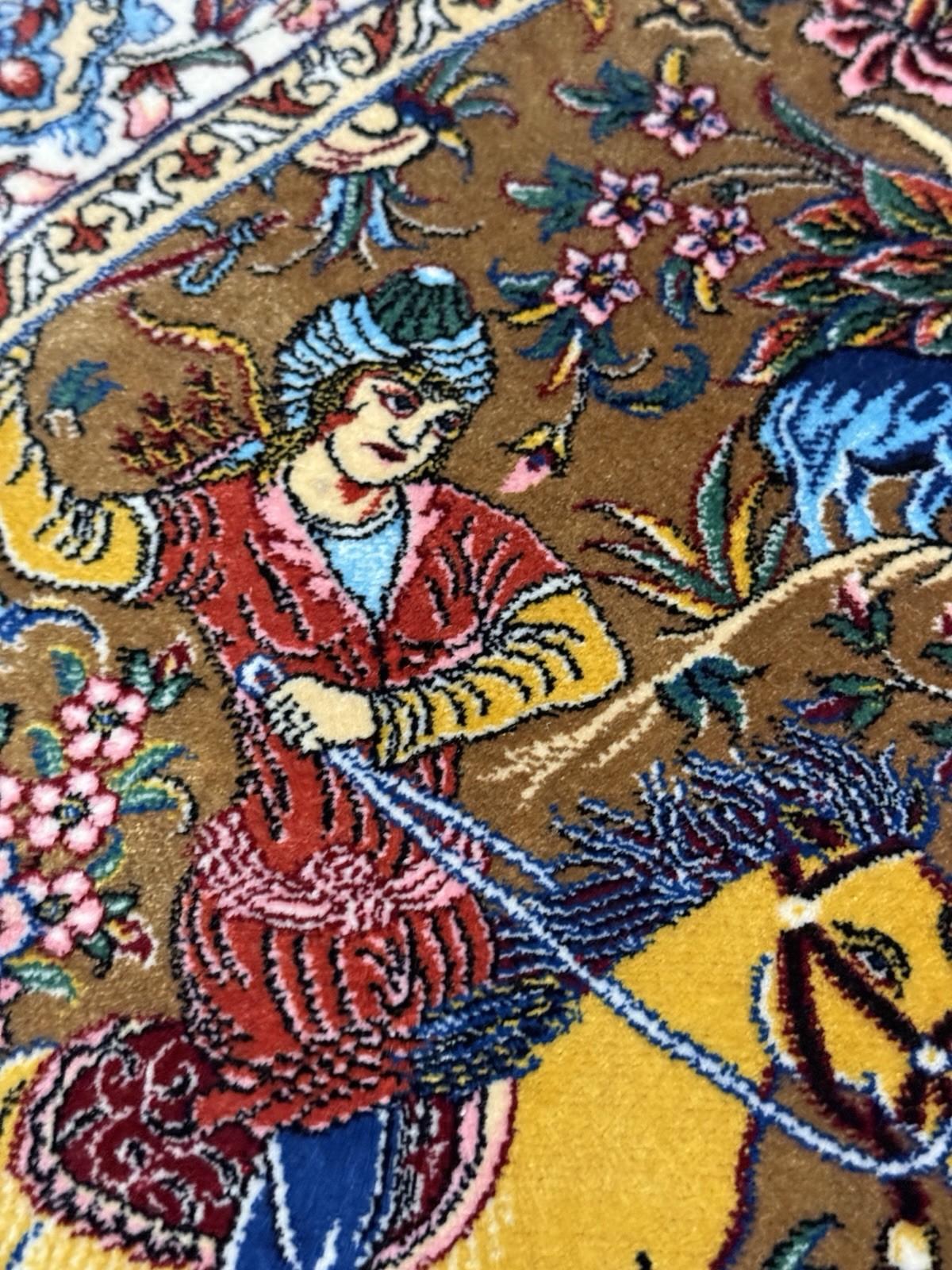 Exquisite Silk Round Rug with Imperial Hunting Scene Carpet For Sale 5