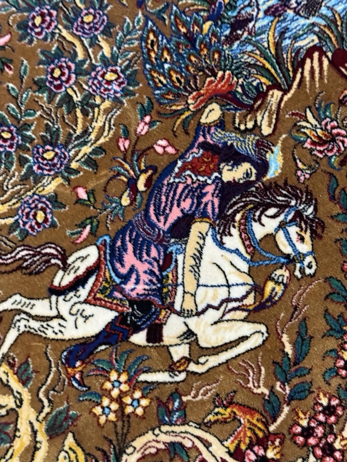 Exquisite Silk Round Rug with Imperial Hunting Scene Carpet For Sale 6