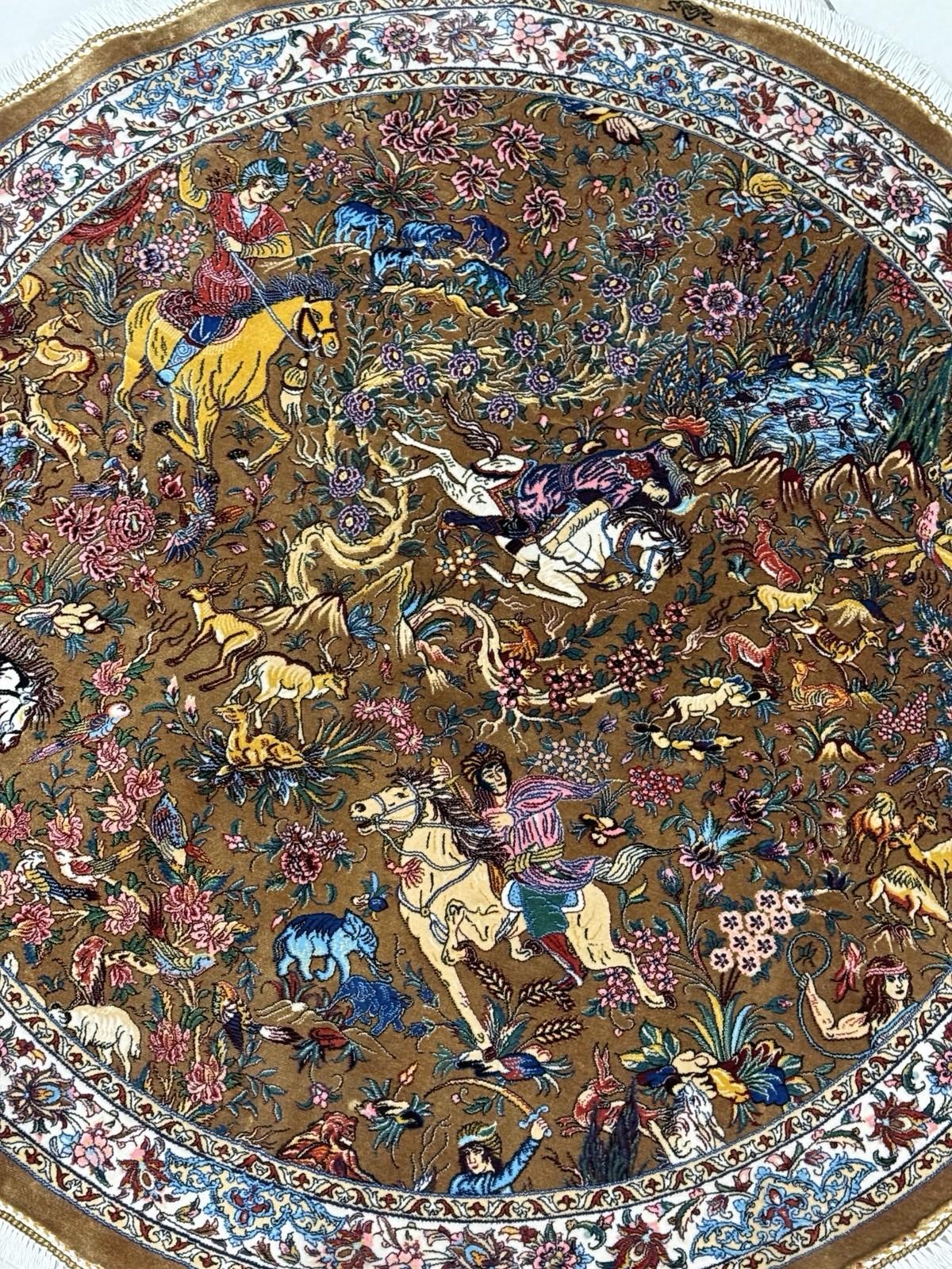 Exquisite Silk Round Rug with Imperial Hunting Scene Carpet For Sale 10
