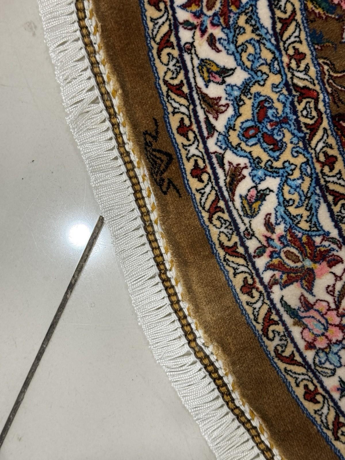 Exquisite Silk Round Rug with Imperial Hunting Scene Carpet For Sale 12