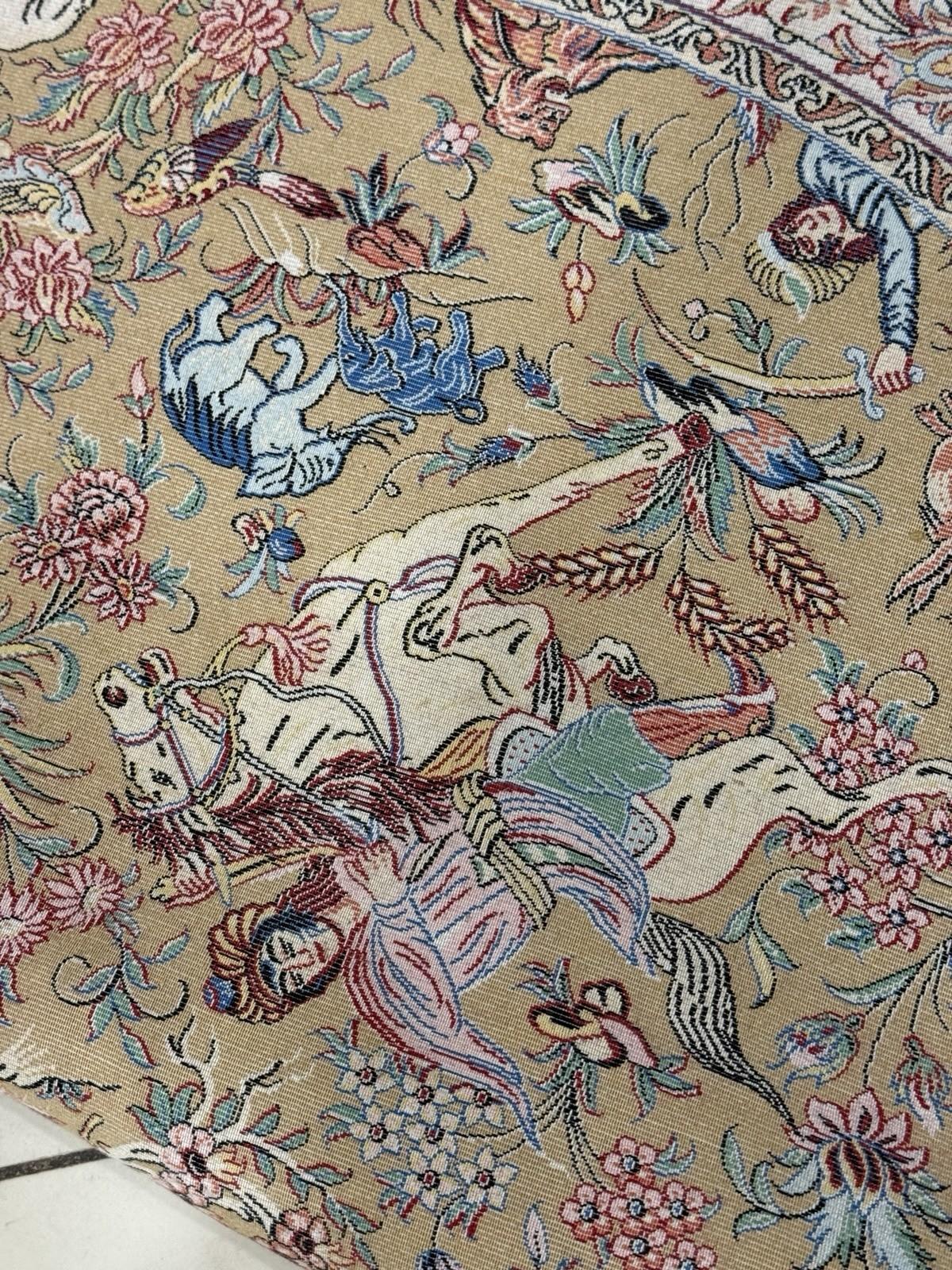 Exquisite Silk Round Rug with Imperial Hunting Scene Carpet For Sale 14