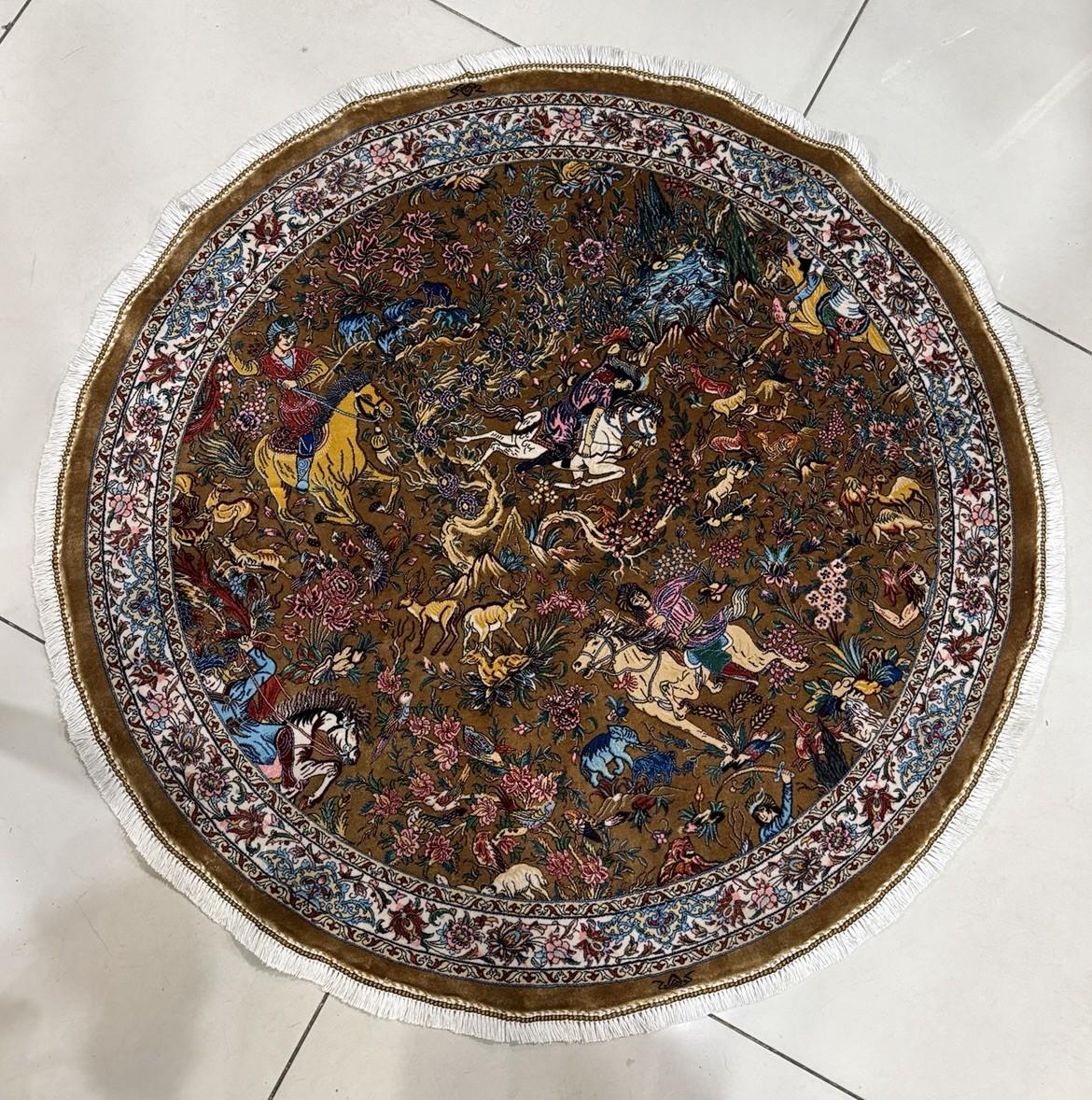 Cloissoné Exquisite Silk Round Rug with Imperial Hunting Scene Carpet For Sale