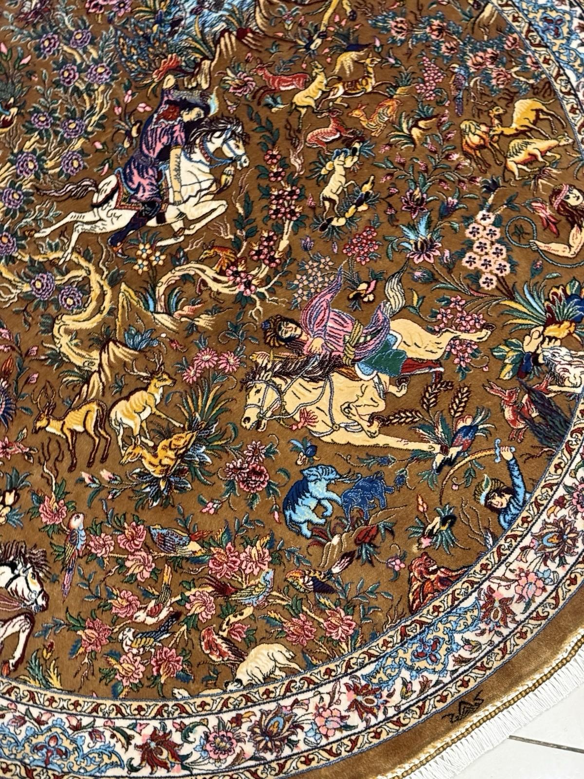 Exquisite Silk Round Rug with Imperial Hunting Scene Carpet In Good Condition For Sale In Long Island City, NY