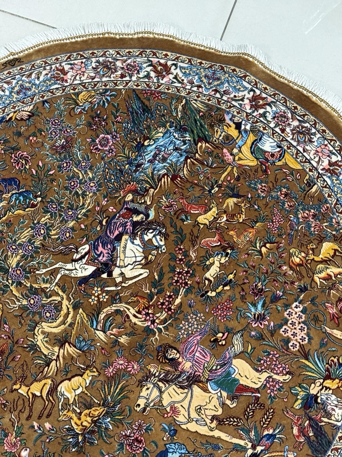 Enamel Exquisite Silk Round Rug with Imperial Hunting Scene Carpet For Sale