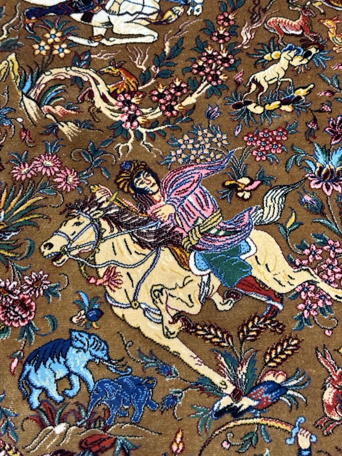 Exquisite Silk Round Rug with Imperial Hunting Scene Carpet For Sale 1