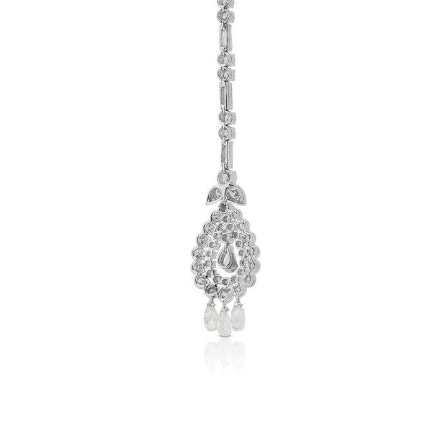 Exquisite Single Earring with Pear-cut Diamond in Platinum In New Condition For Sale In רמת גן, IL