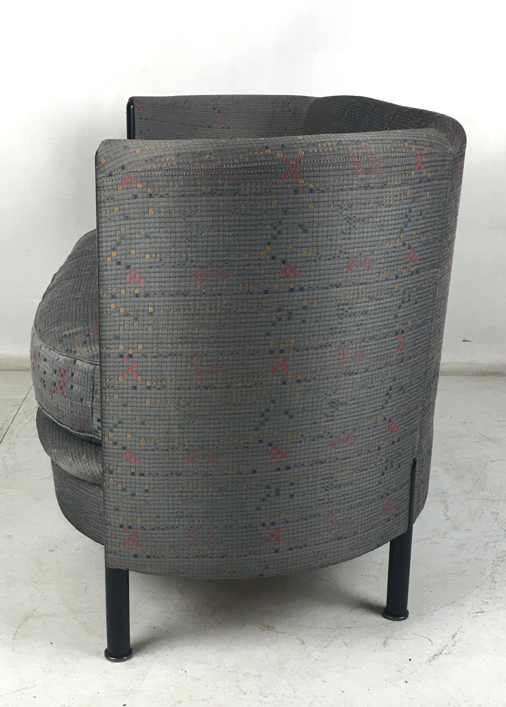 Exquisite Small Scale Canape by Moroso, Italy In Good Condition In Danville, CA