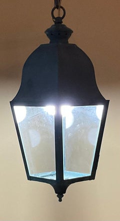 Squisita piccola lanterna a sospensione in ottone vintage  7”x 7”x 18”