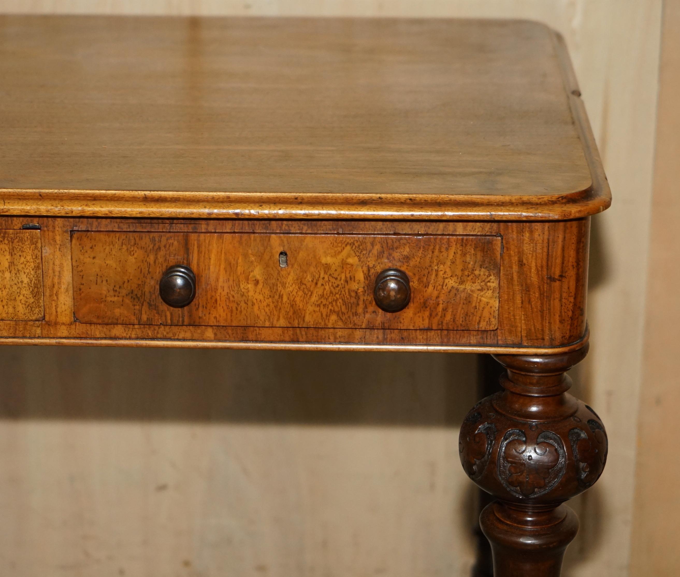 Hand-Crafted EXQUISITE SMALL WILLIAM IV CIRCA 1830 HARDWOOD WRiTING TABLE DESK CARVED LEGS For Sale