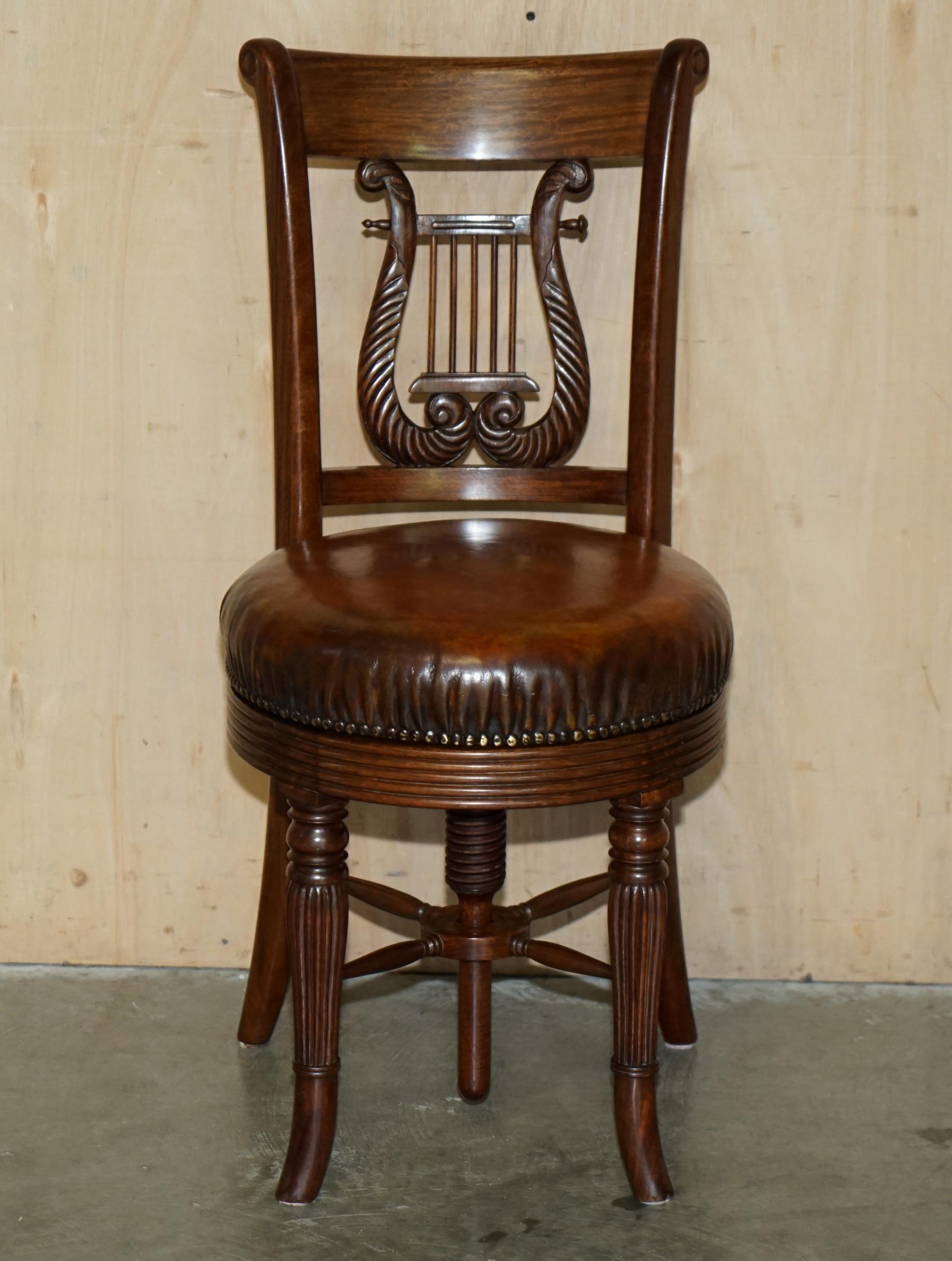 Début de l'époque victorienne CHAISE DE musiciens antiques en cuir marron HARDWOOD SOLID exquise et amovible en vente