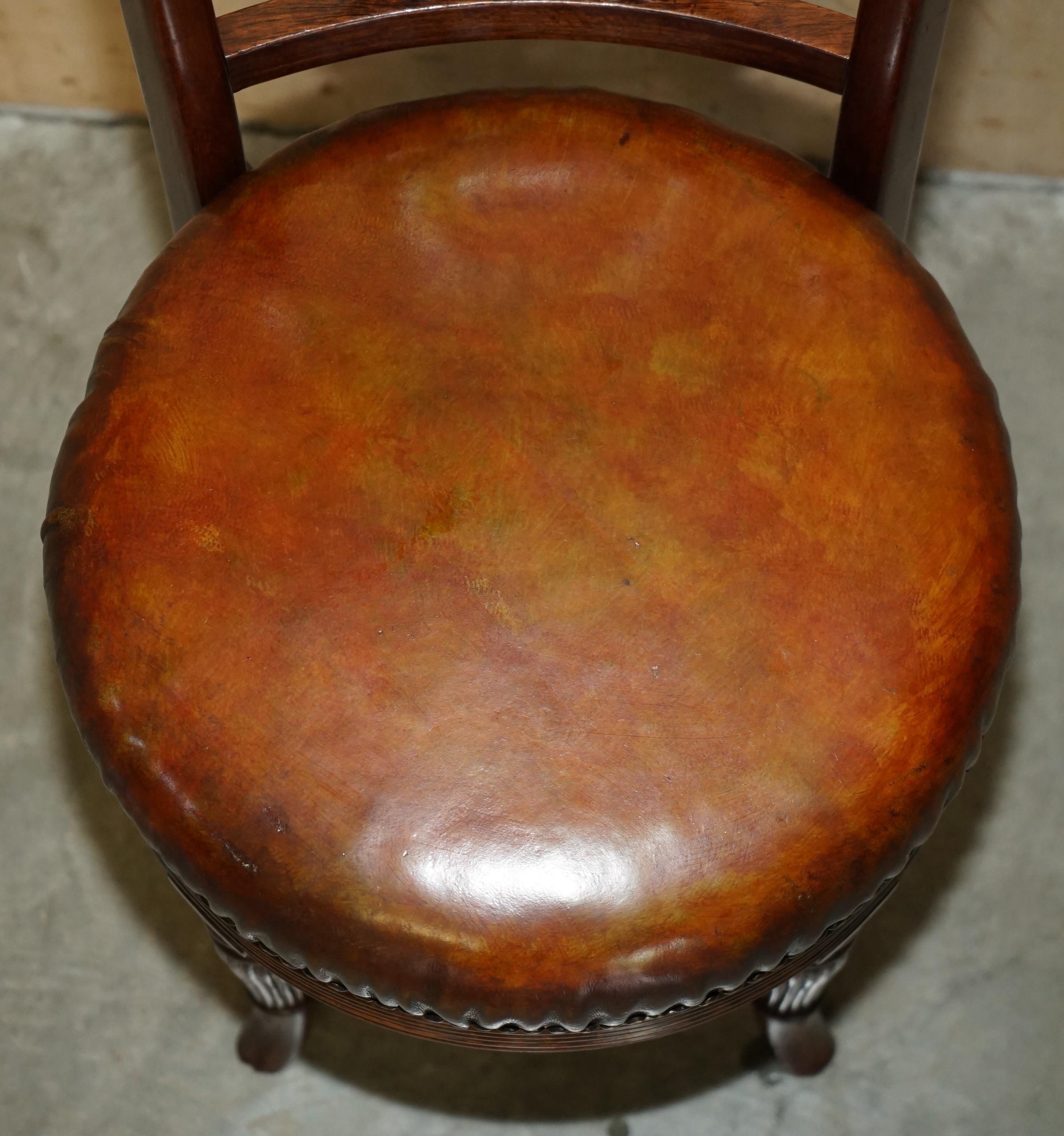 CHAISE DE musiciens antiques en cuir marron HARDWOOD SOLID exquise et amovible Bon état - En vente à West Sussex, Pulborough