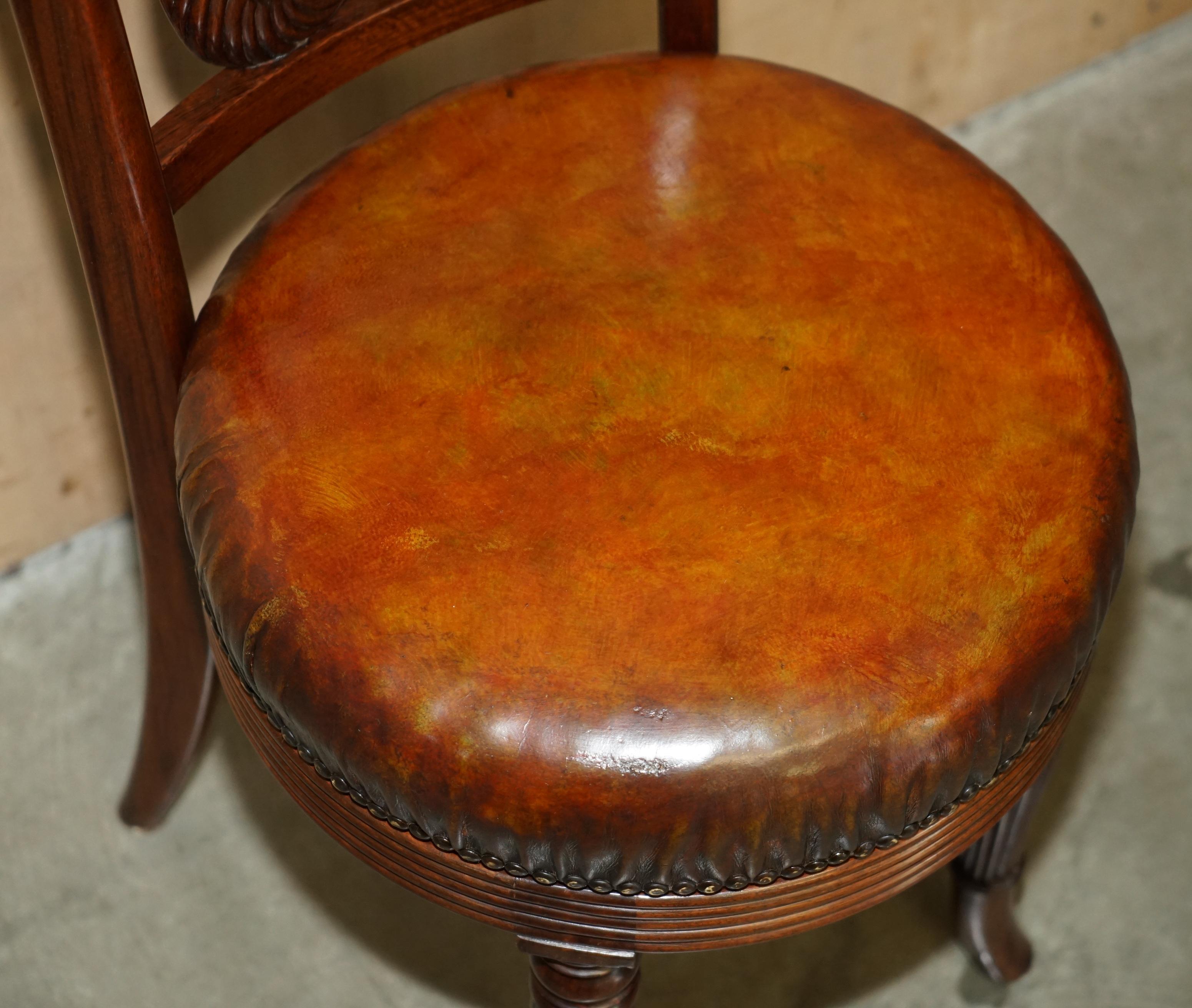 Milieu du XIXe siècle CHAISE DE musiciens antiques en cuir marron HARDWOOD SOLID exquise et amovible en vente