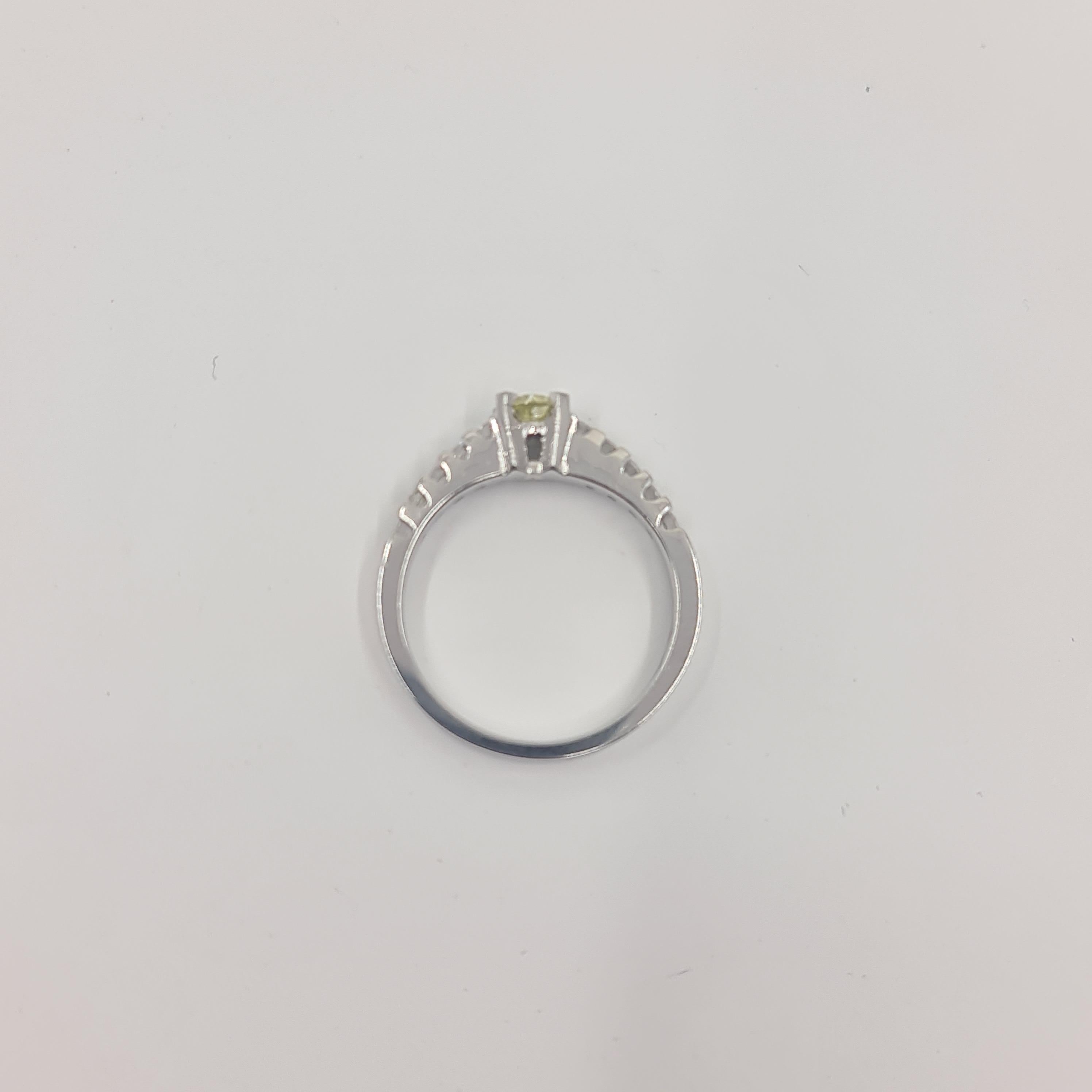 Women's Exquisite Solitaire Diamond Ring 0.28 Carat Fancy Green Brilliant  For Sale