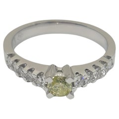 Exquisite Solitaire Diamond Ring 0.28 Carat Fancy Green Brilliant 