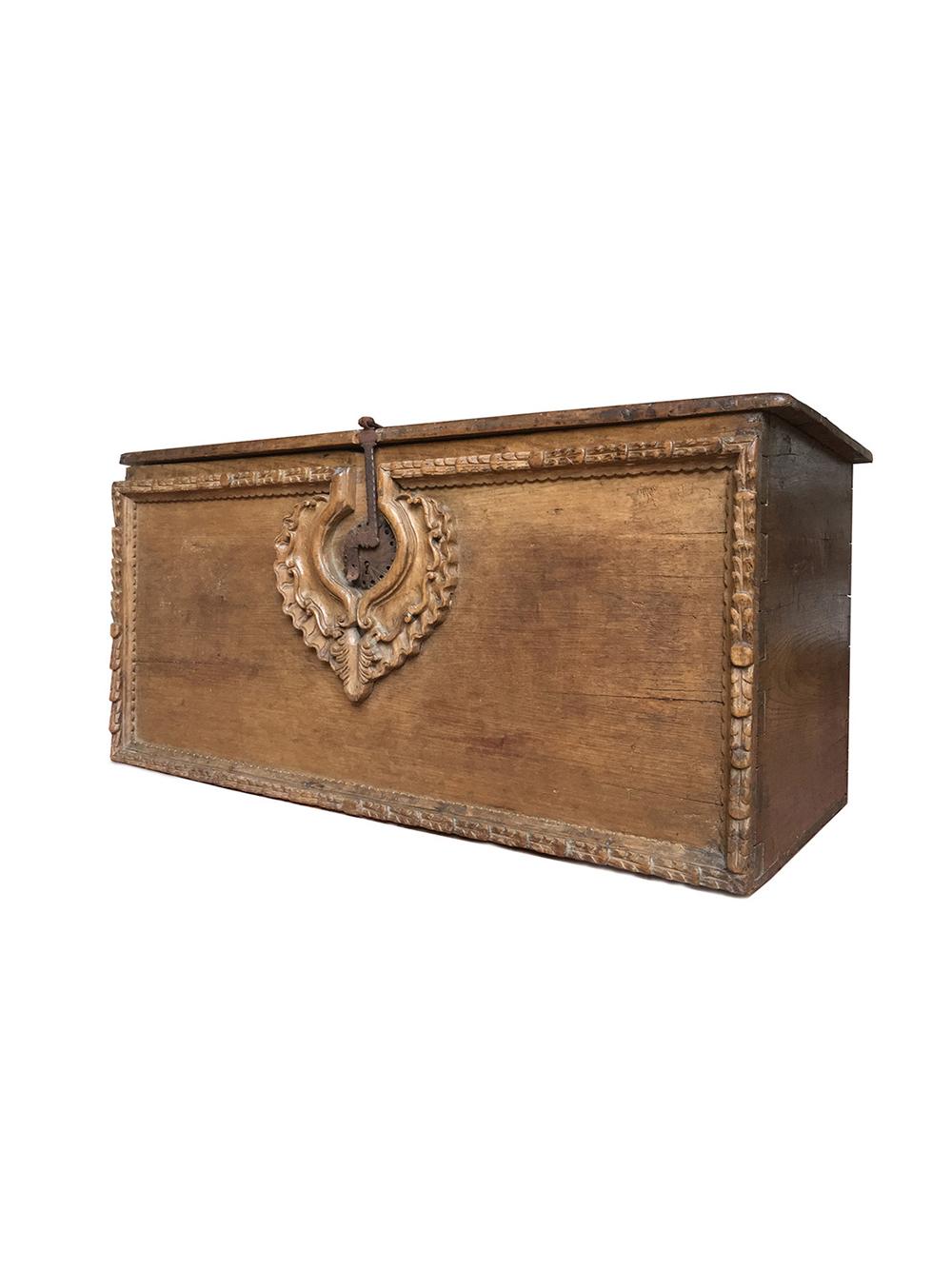 Exquisito arcón cuzqueño colonial español  Principios del siglo XVIII Colonial español en venta