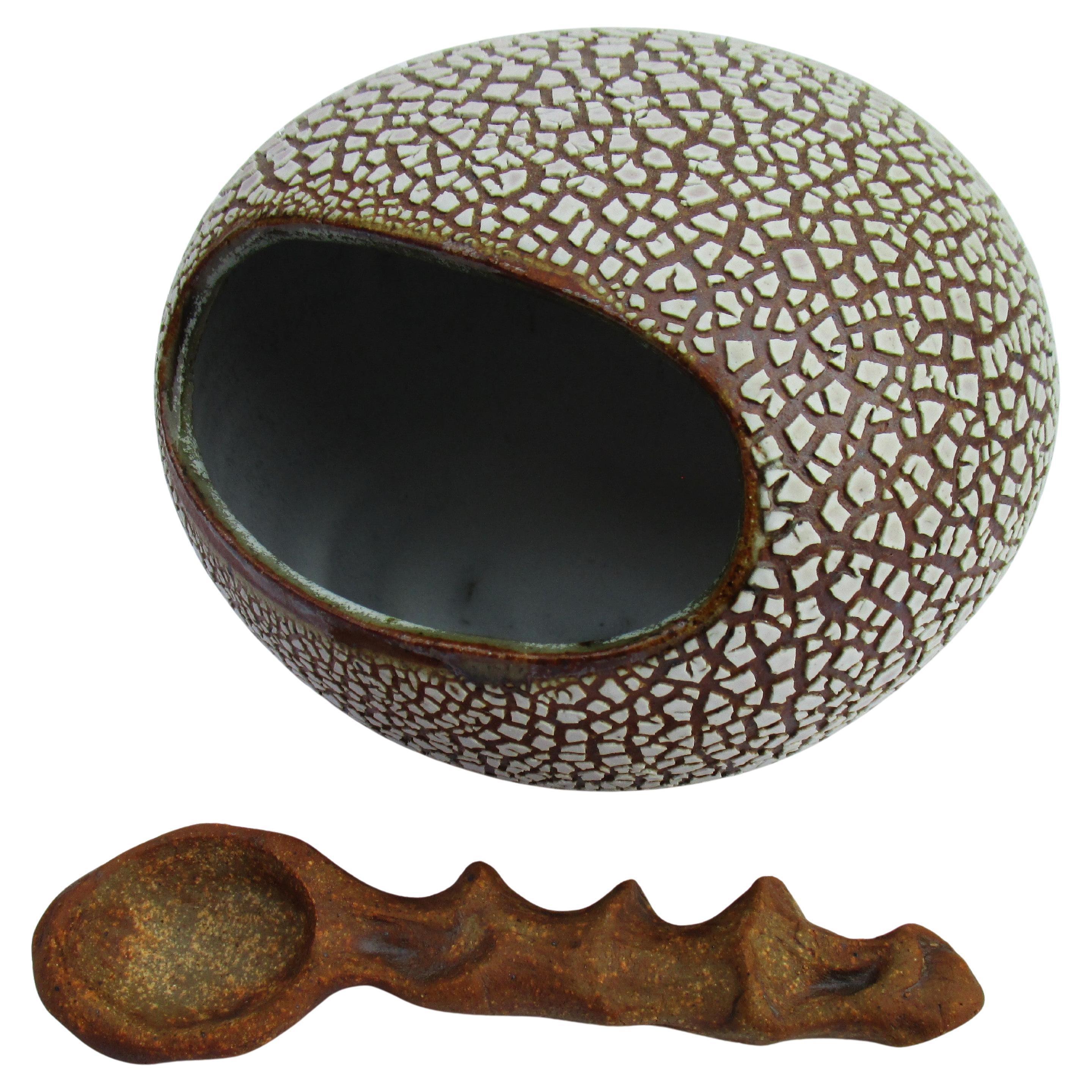 20ième siècle Vase et cuillère en céramique du Studio A en forme de nacelle