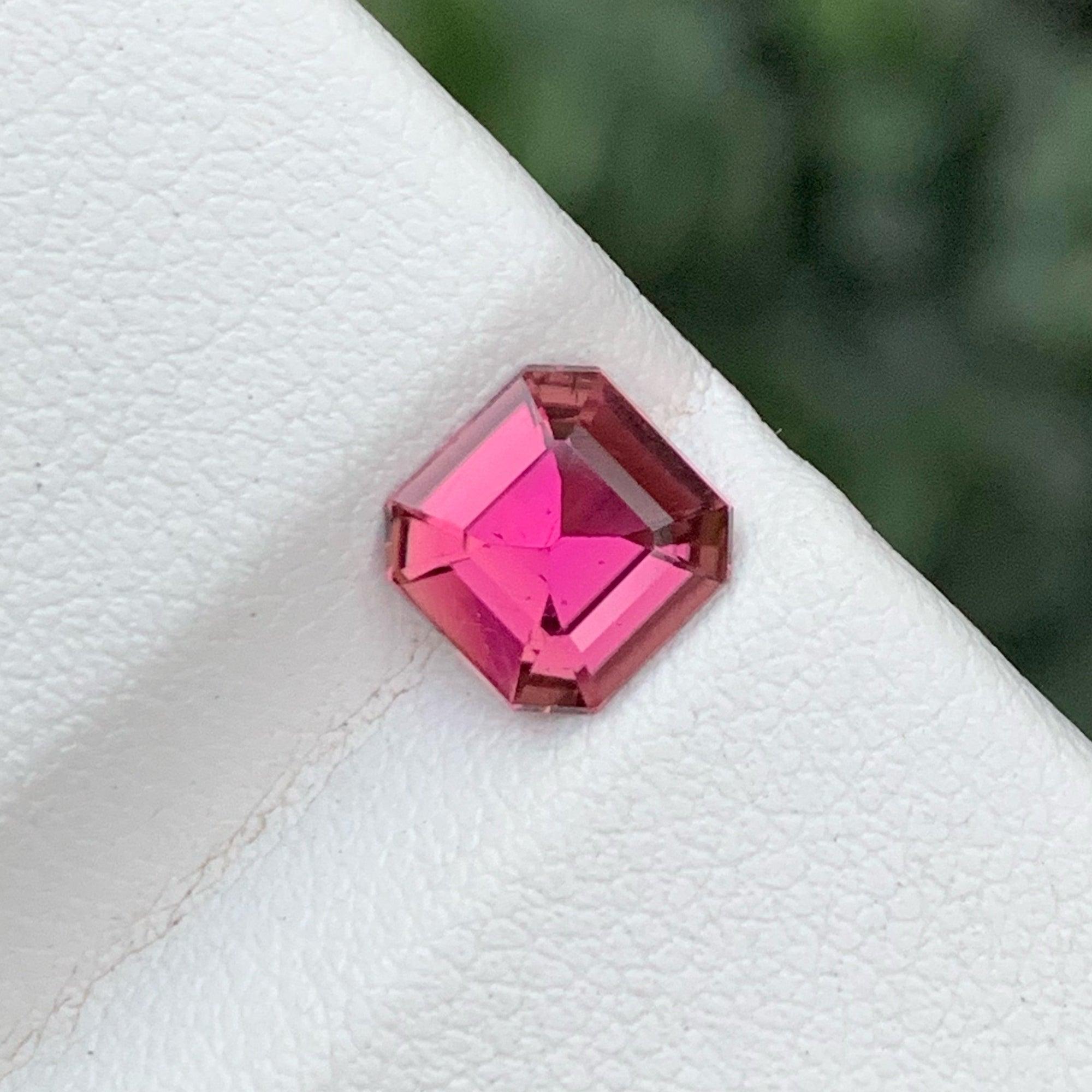 Modern Exquisite Sweet Pink Natural Tourmaline 1.30 Carats Tourmaline Gemstone for Ring For Sale