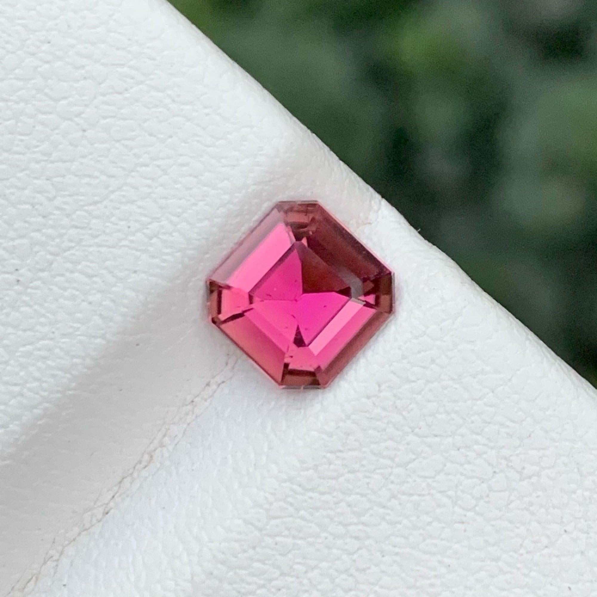 Exquisite Sweet Pink Natural Tourmaline 1.30 Carats Tourmaline Gemstone for Ring In New Condition For Sale In Bangkok, TH