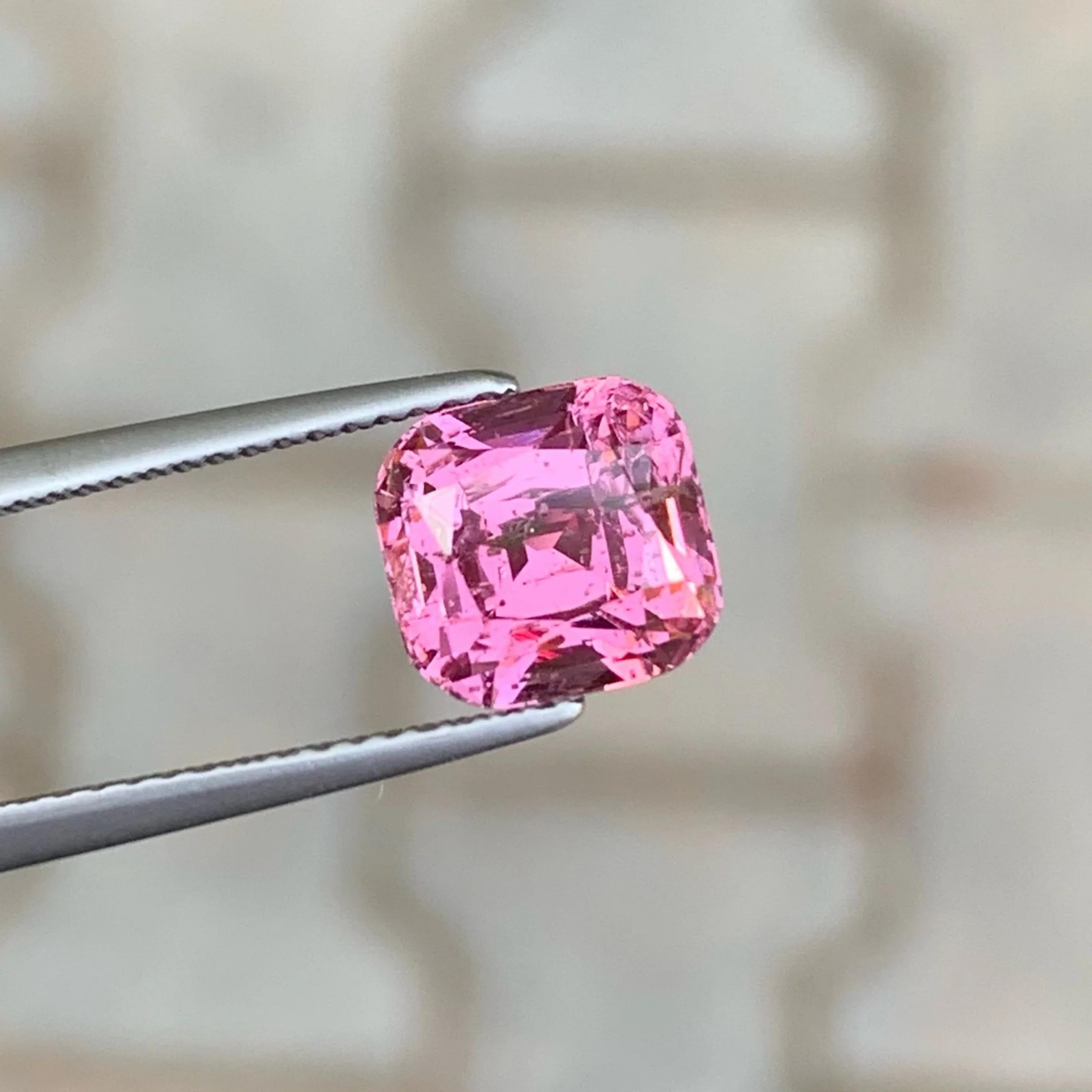 Magnifique bague à facettes en tourmaline rose pâle taille tourmaline 3,35 carats en vente 2