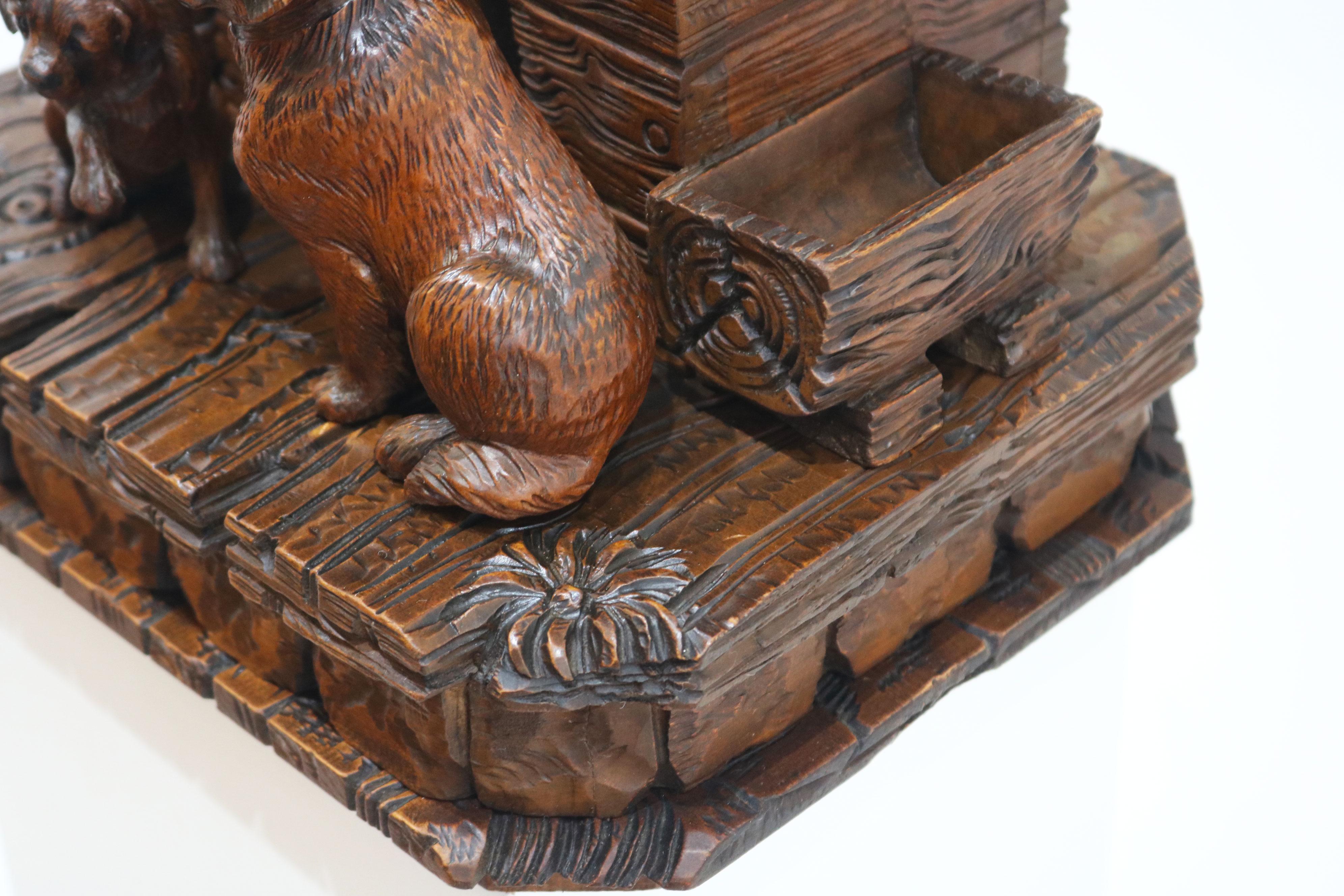 Quercia Raro Humidor / Tabacchiera Black Forest del XIX secolo con cani San Bernardo in vendita