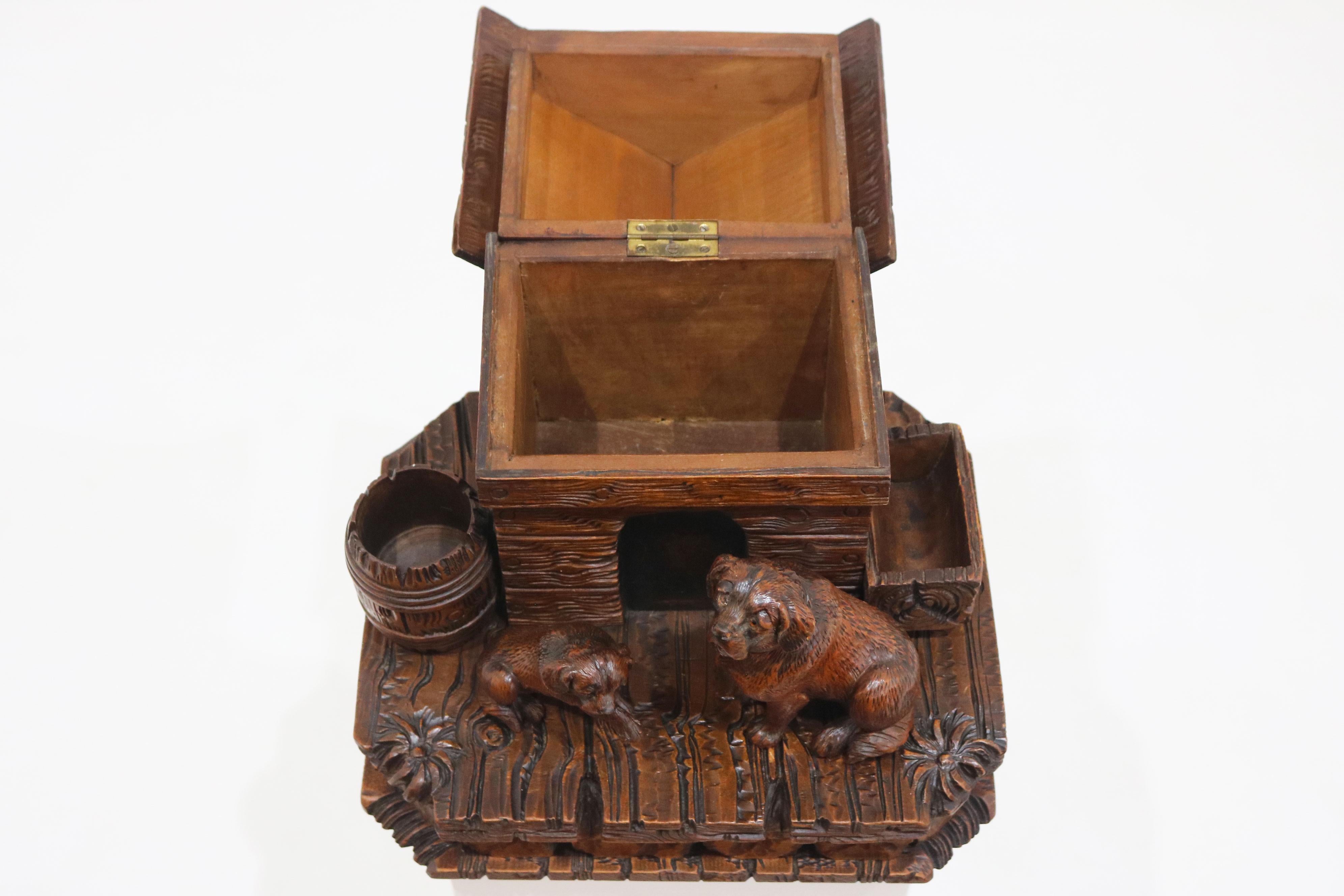 Raro Humidor / Tabacchiera Black Forest del XIX secolo con cani San Bernardo in vendita 1