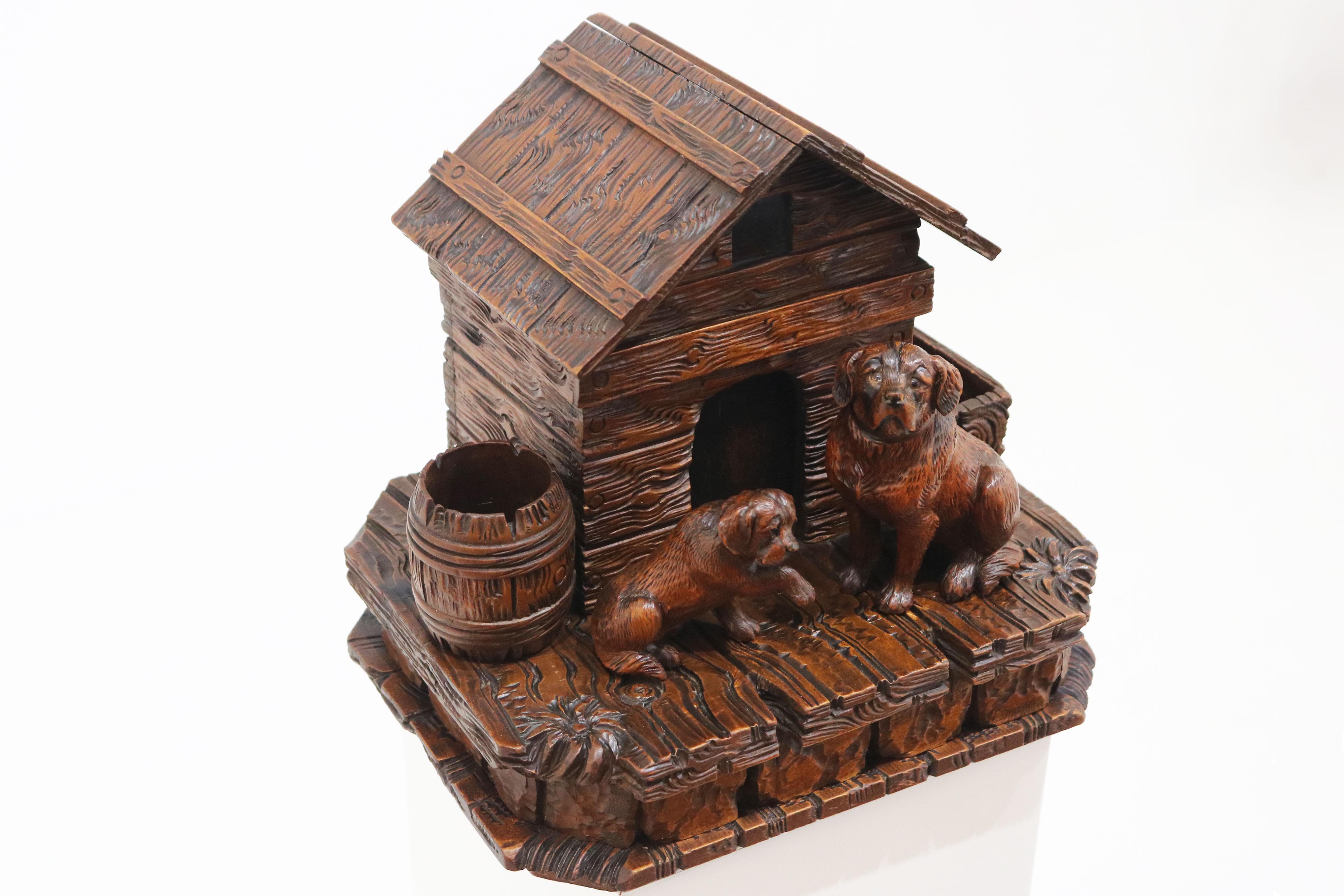 Raro Humidor / Tabacchiera Black Forest del XIX secolo con cani San Bernardo in vendita 2