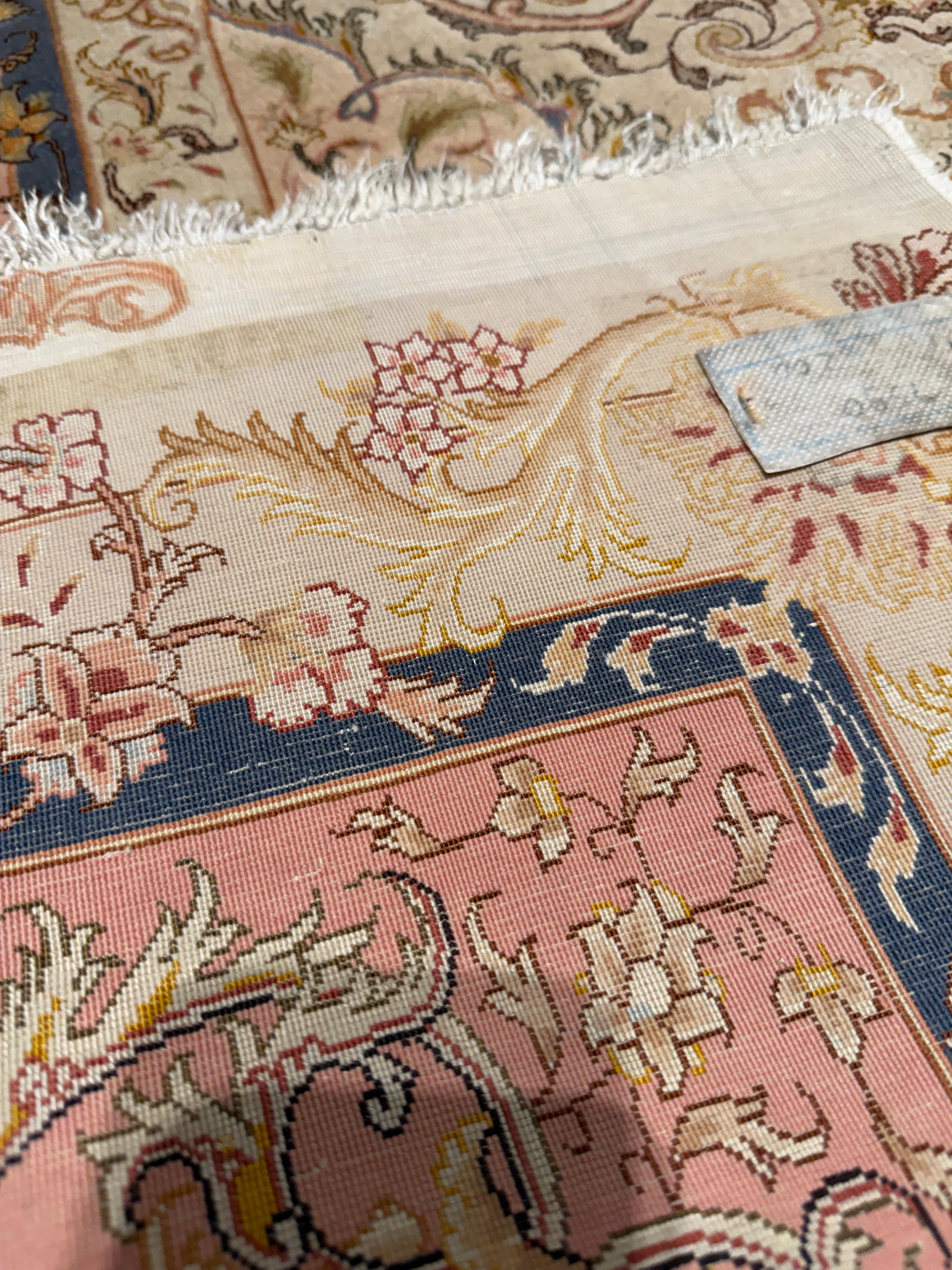 Tapis de Tabriz exquis - Soie sur laine, finement noué avec une élégante palette de couleurs pastel en vente 3
