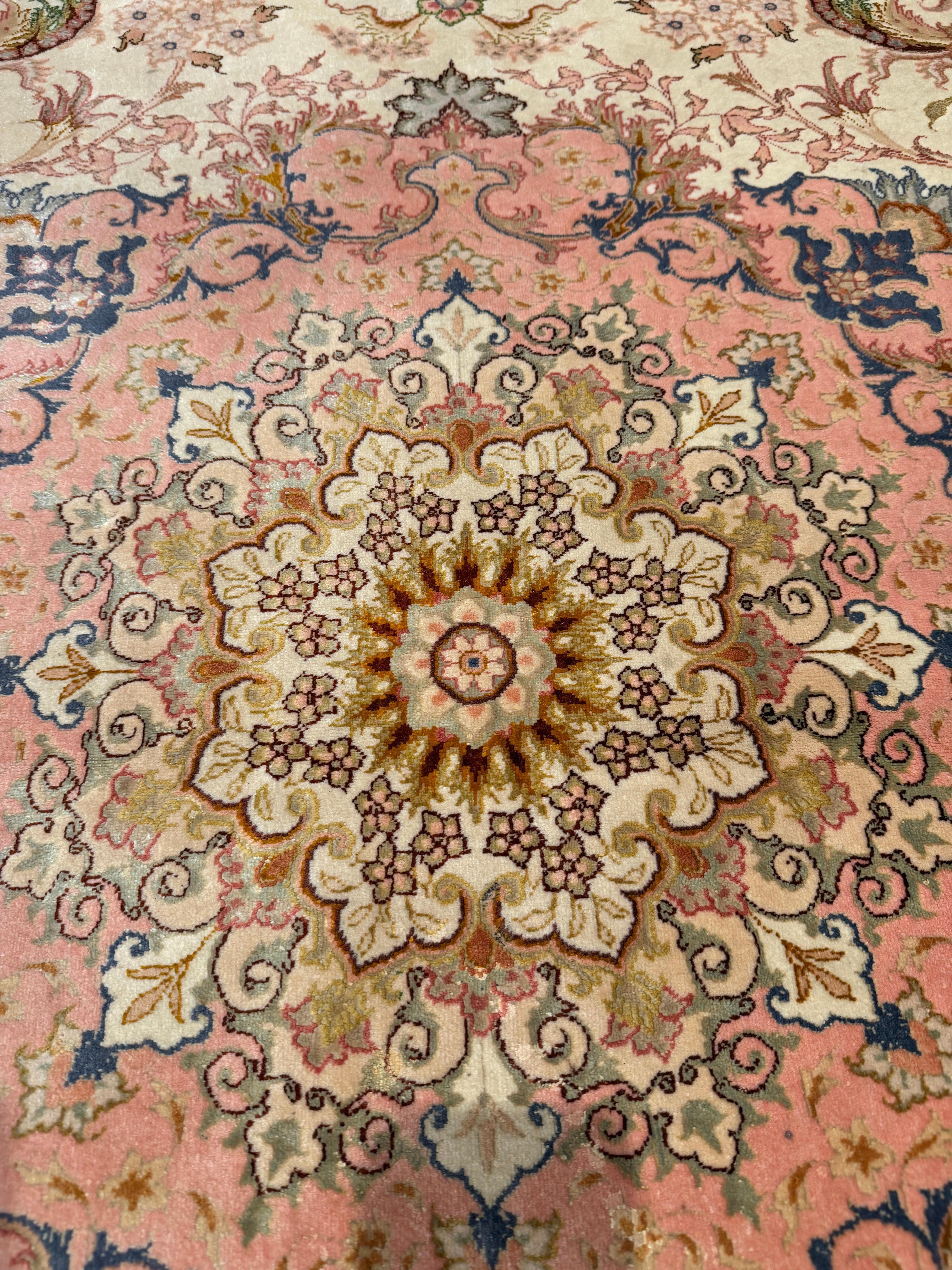Tapis de Tabriz exquis - Soie sur laine, finement noué avec une élégante palette de couleurs pastel en vente 8