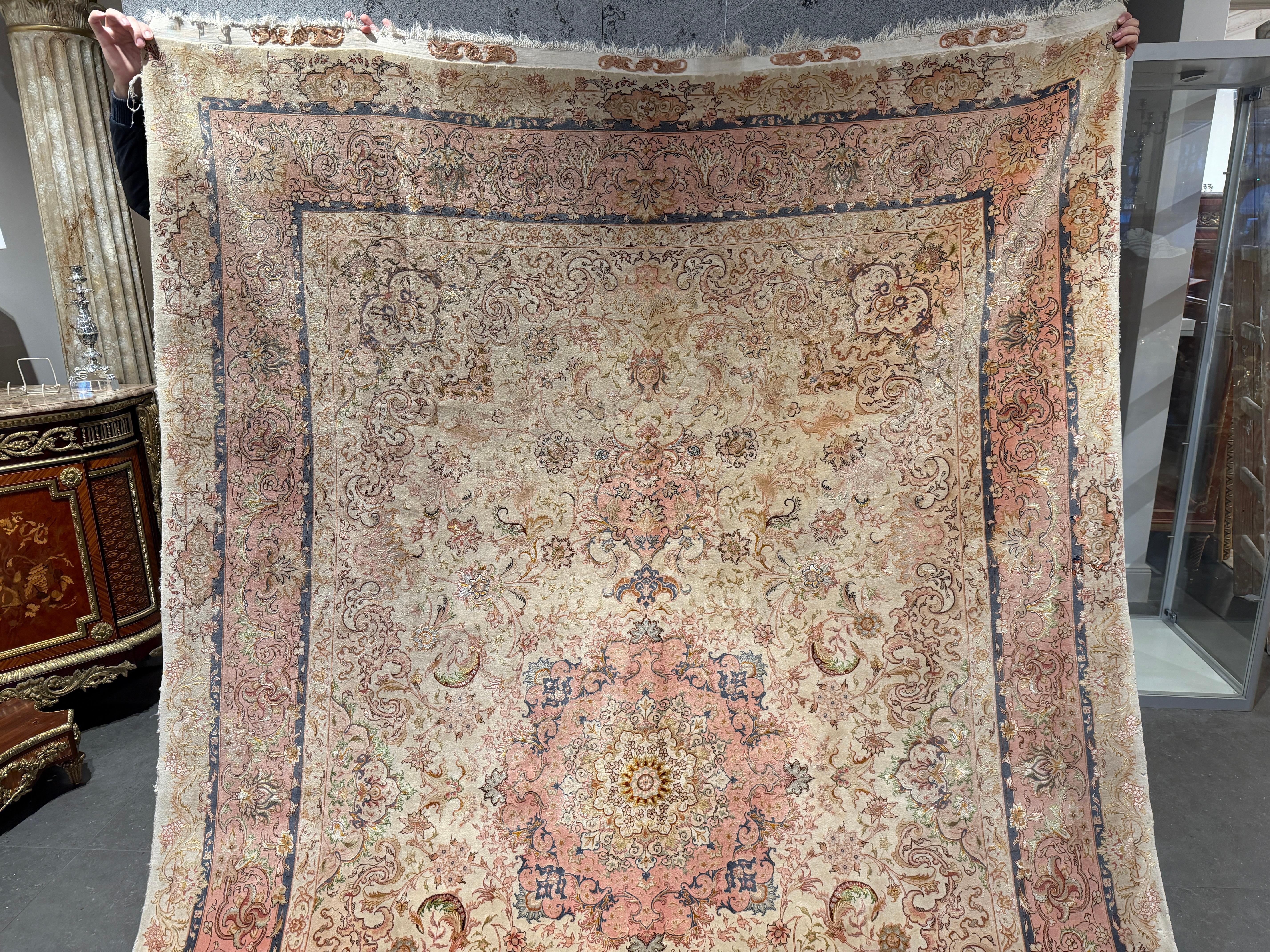 Baroque Tapis de Tabriz exquis - Soie sur laine, finement noué avec une élégante palette de couleurs pastel en vente