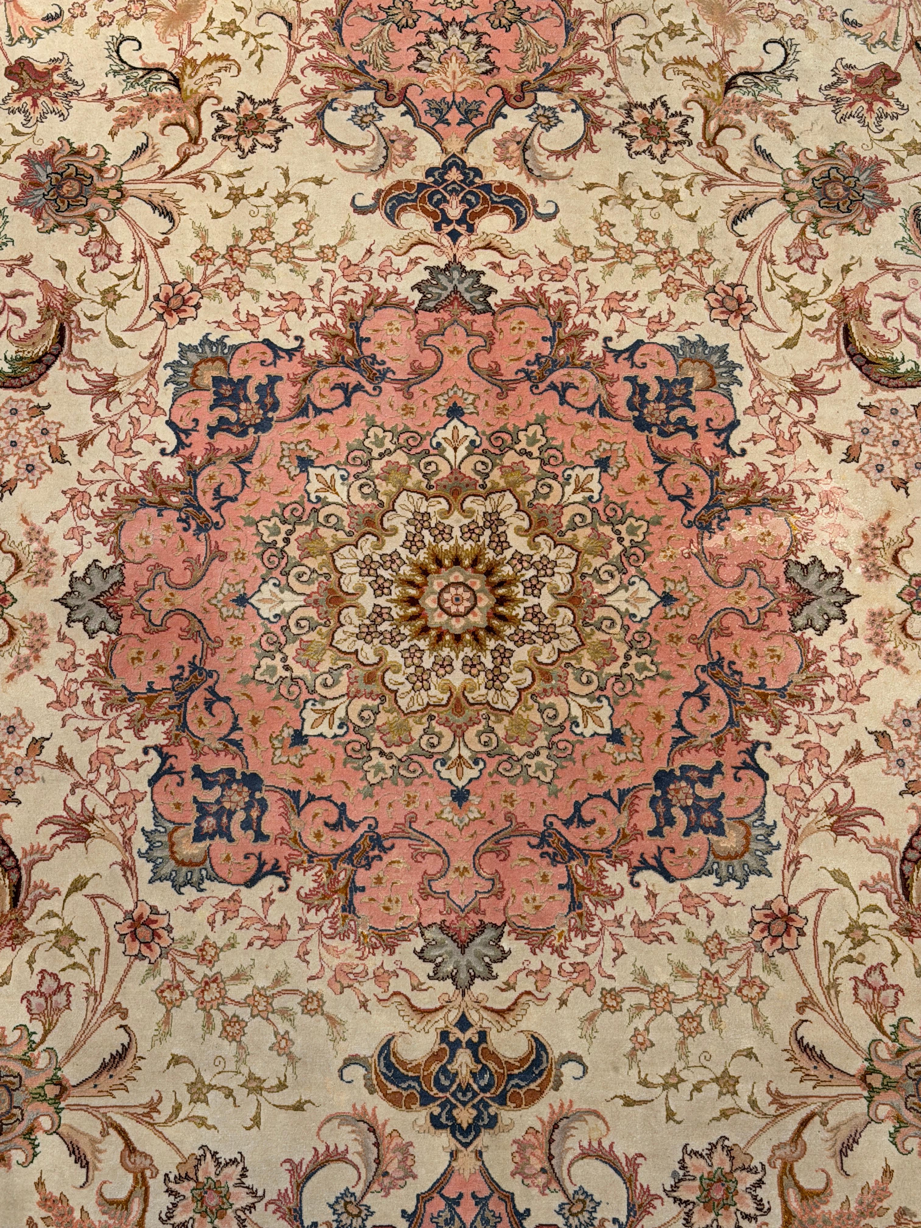 Turc Tapis de Tabriz exquis - Soie sur laine, finement noué avec une élégante palette de couleurs pastel en vente