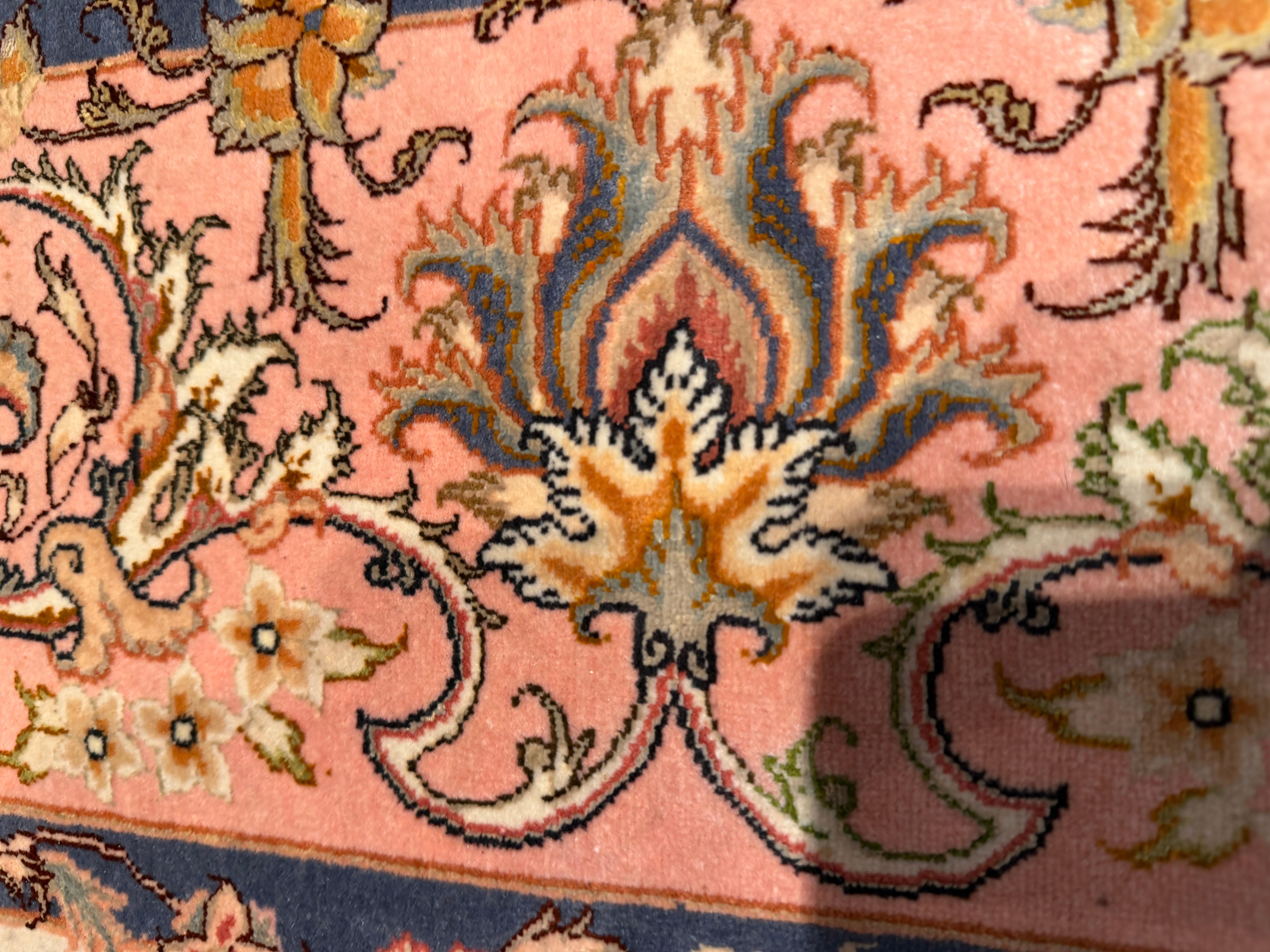 Tapis de Tabriz exquis - Soie sur laine, finement noué avec une élégante palette de couleurs pastel en vente 1