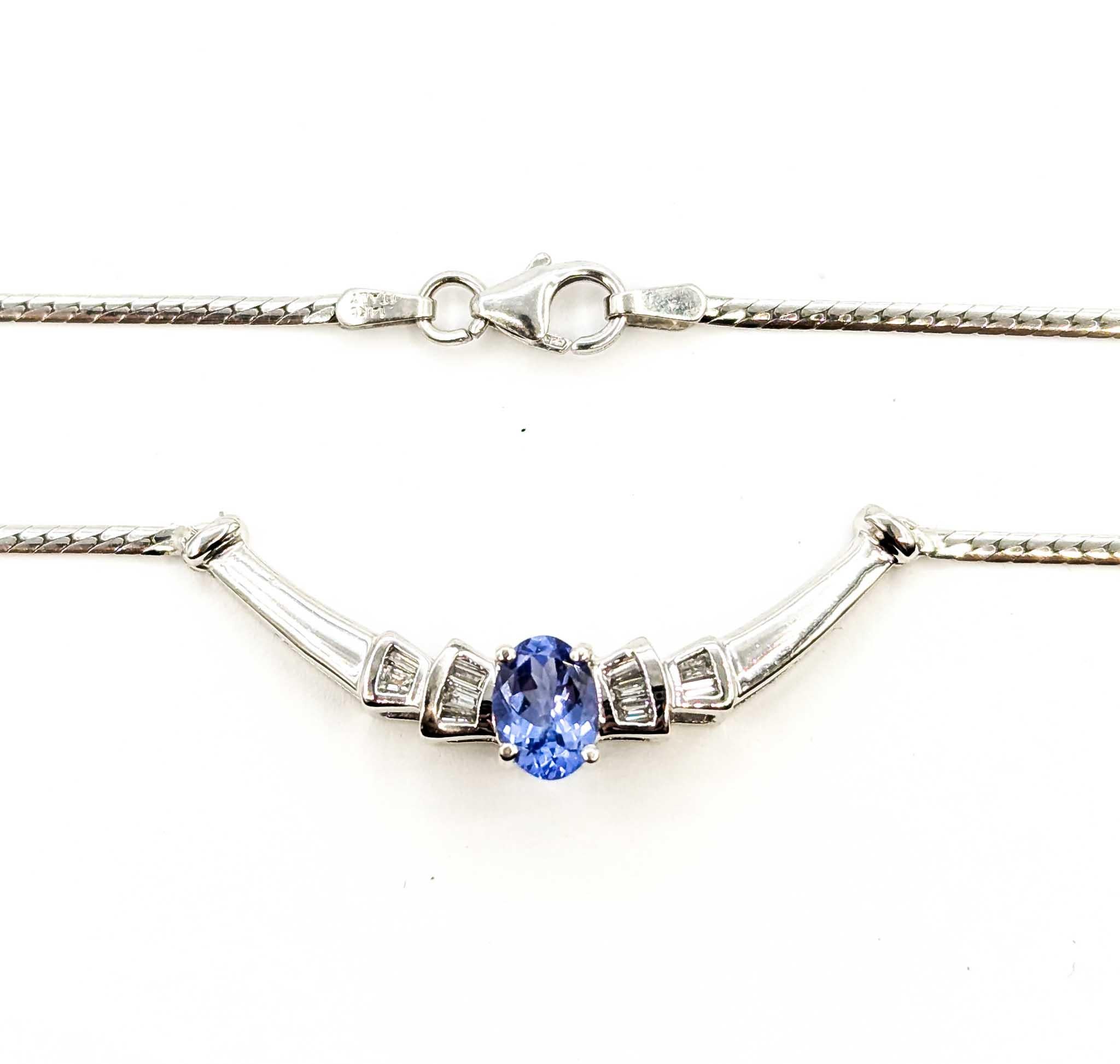 Squisita collana di tanzanite e diamanti in oro bianco 14 carati

Ti presentiamo questa bellissima collana di tanzanite realizzata in oro bianco 14k. La collana presenta una splendida gemma di tanzanite da 0,75 carati, completata da un peso totale
