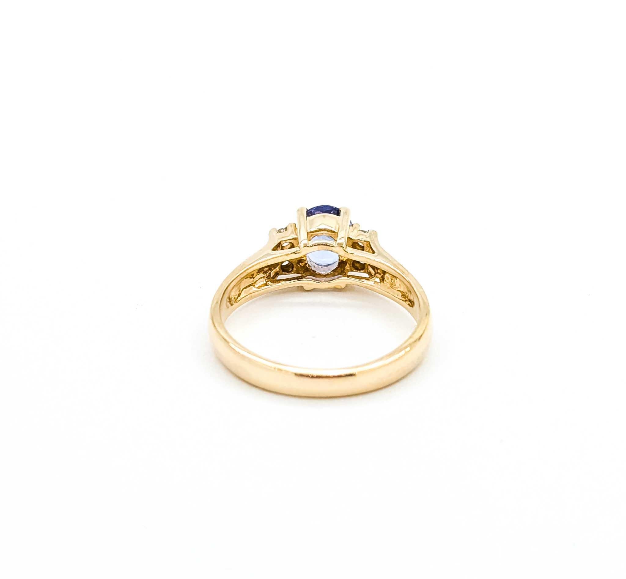 Exquisite Tanzanite and Diamond Ring in 14k Yellow Gold For Sale 2