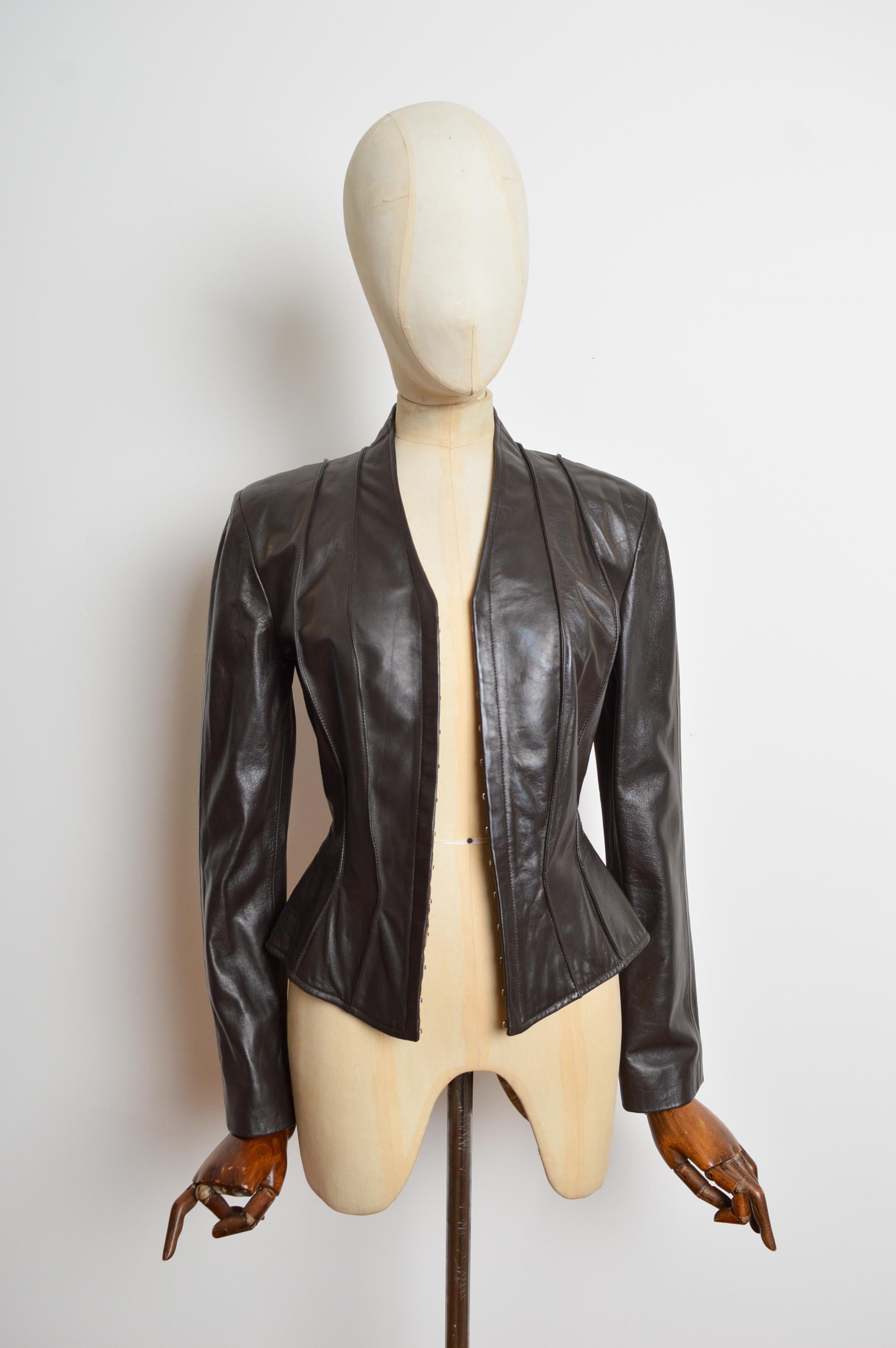 Exquisite THIERRY MUGLER c.2000 Lamb Skin Leather Ebony Brown Wasp Waist Jacket For Sale 6