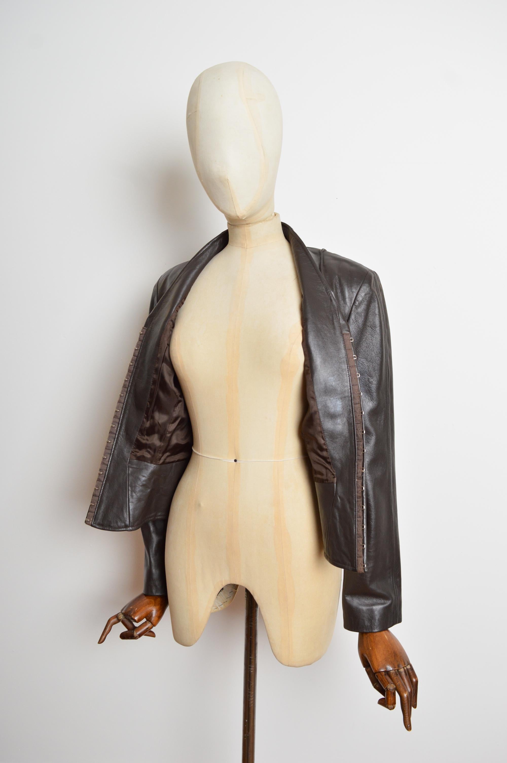 Exquisite THIERRY MUGLER c.2000 Lamb Skin Leather Ebony Brown Wasp Waist Jacket For Sale 8