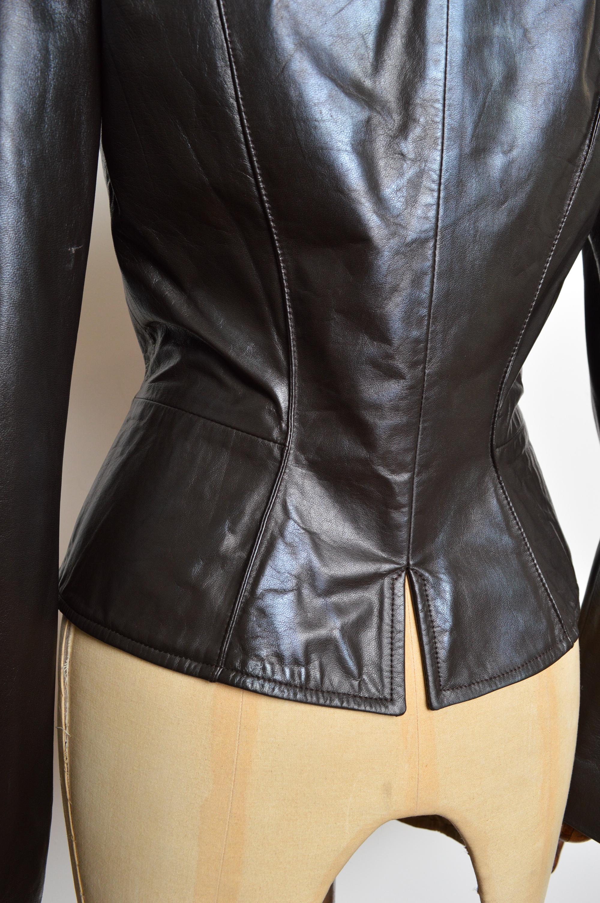 Exquisite THIERRY MUGLER c.2000 Lamb Skin Leather Ebony Brown Wasp Waist Jacket For Sale 12