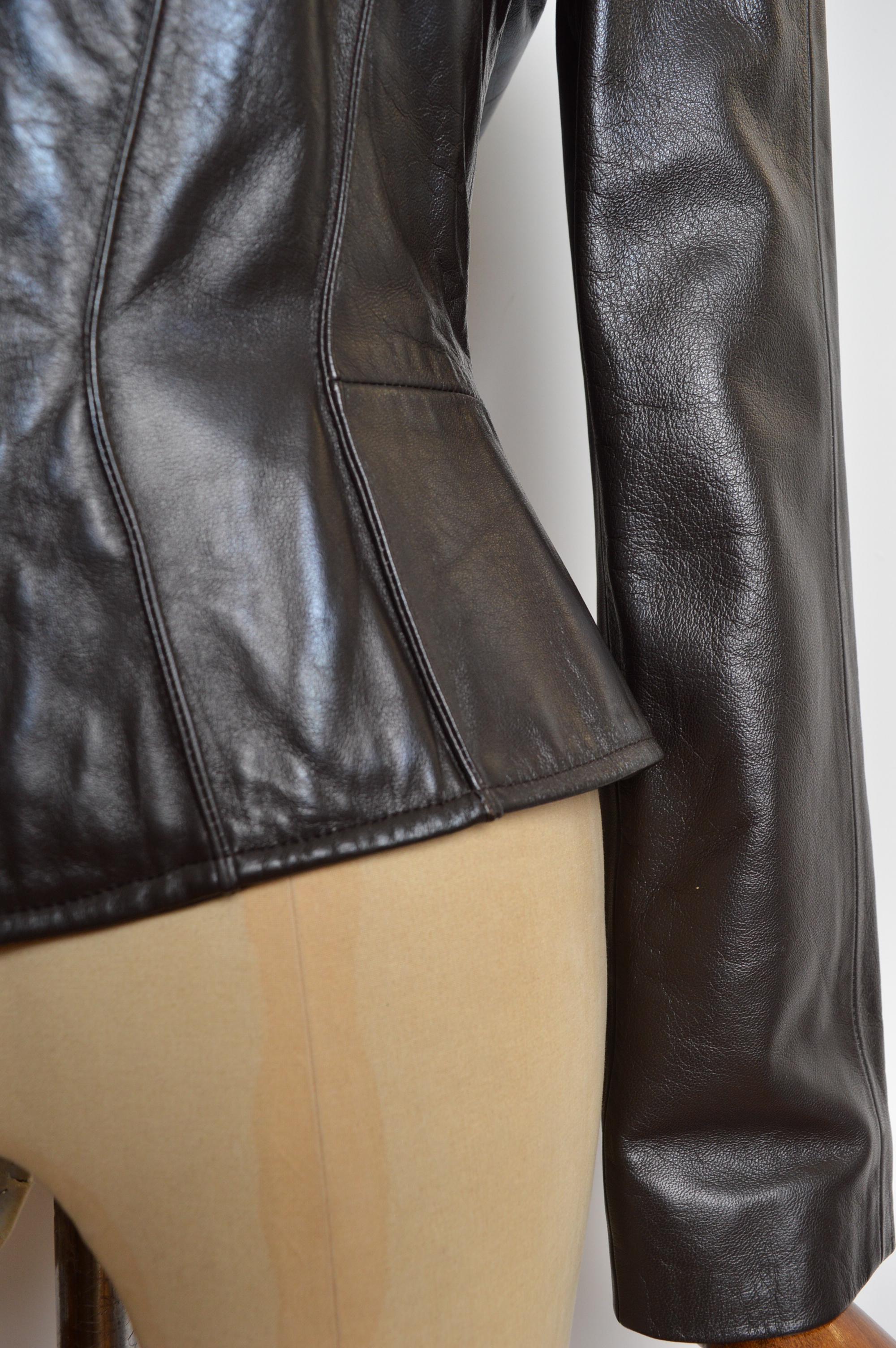 Exquisite THIERRY MUGLER c.2000 Lamb Skin Leather Ebony Brown Wasp Waist Jacket For Sale 1