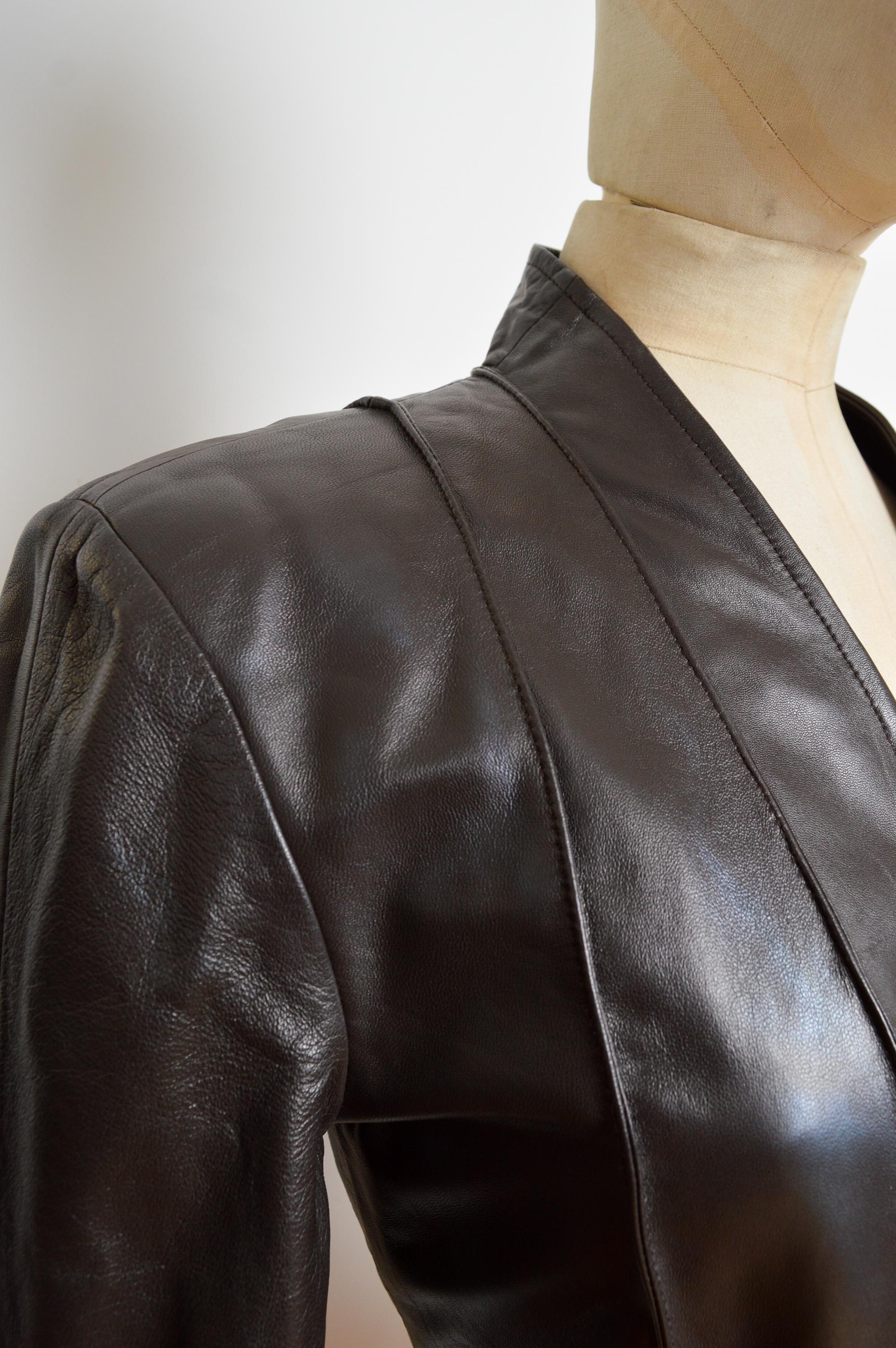 Exquisite THIERRY MUGLER c.2000 Lamb Skin Leather Ebony Brown Wasp Waist Jacket For Sale 3