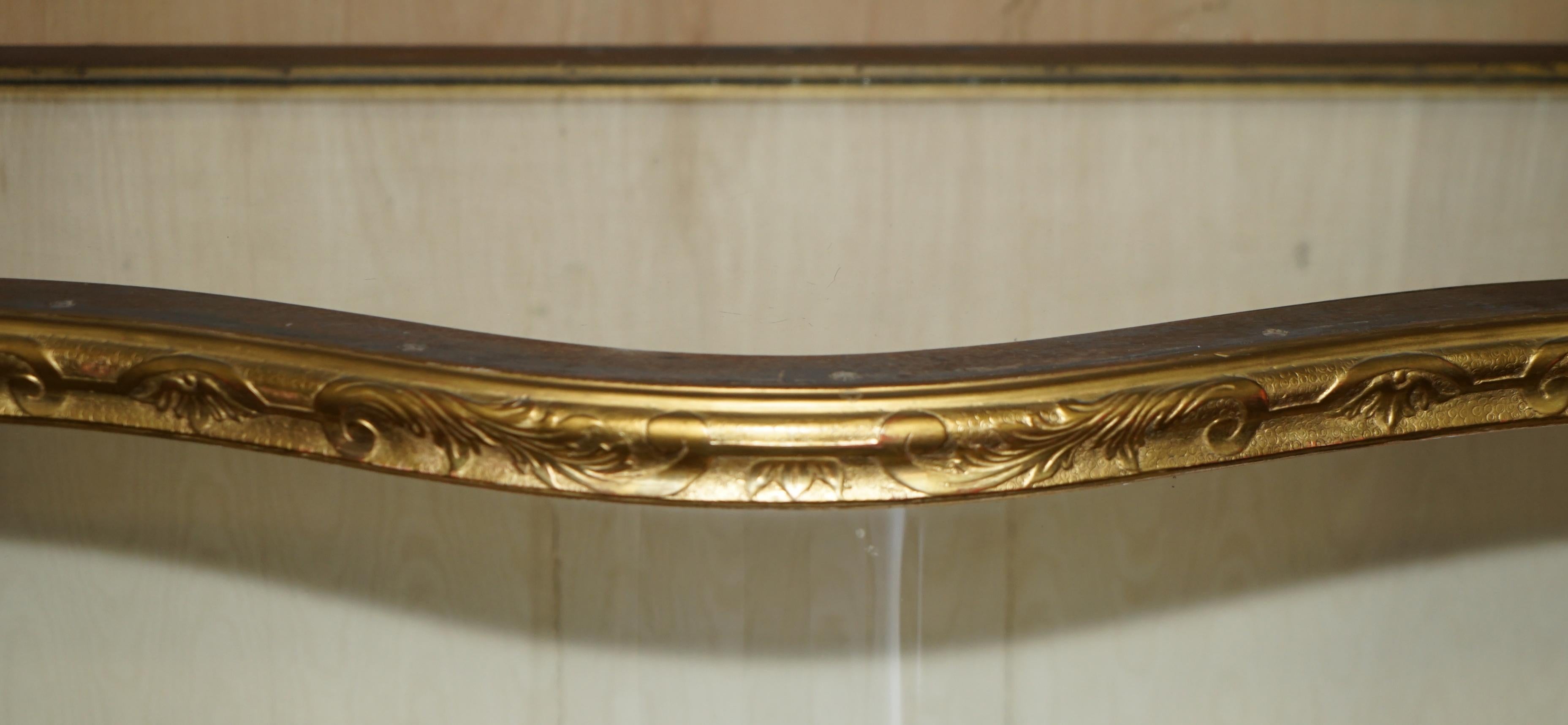 EXQUISITO ARMARIO DE EXPOSICIÓN THOMAS CHiPPENDALE TALLADO CON FRENTE DE SERPENTINA Y DORADO CON DORADO en venta 1
