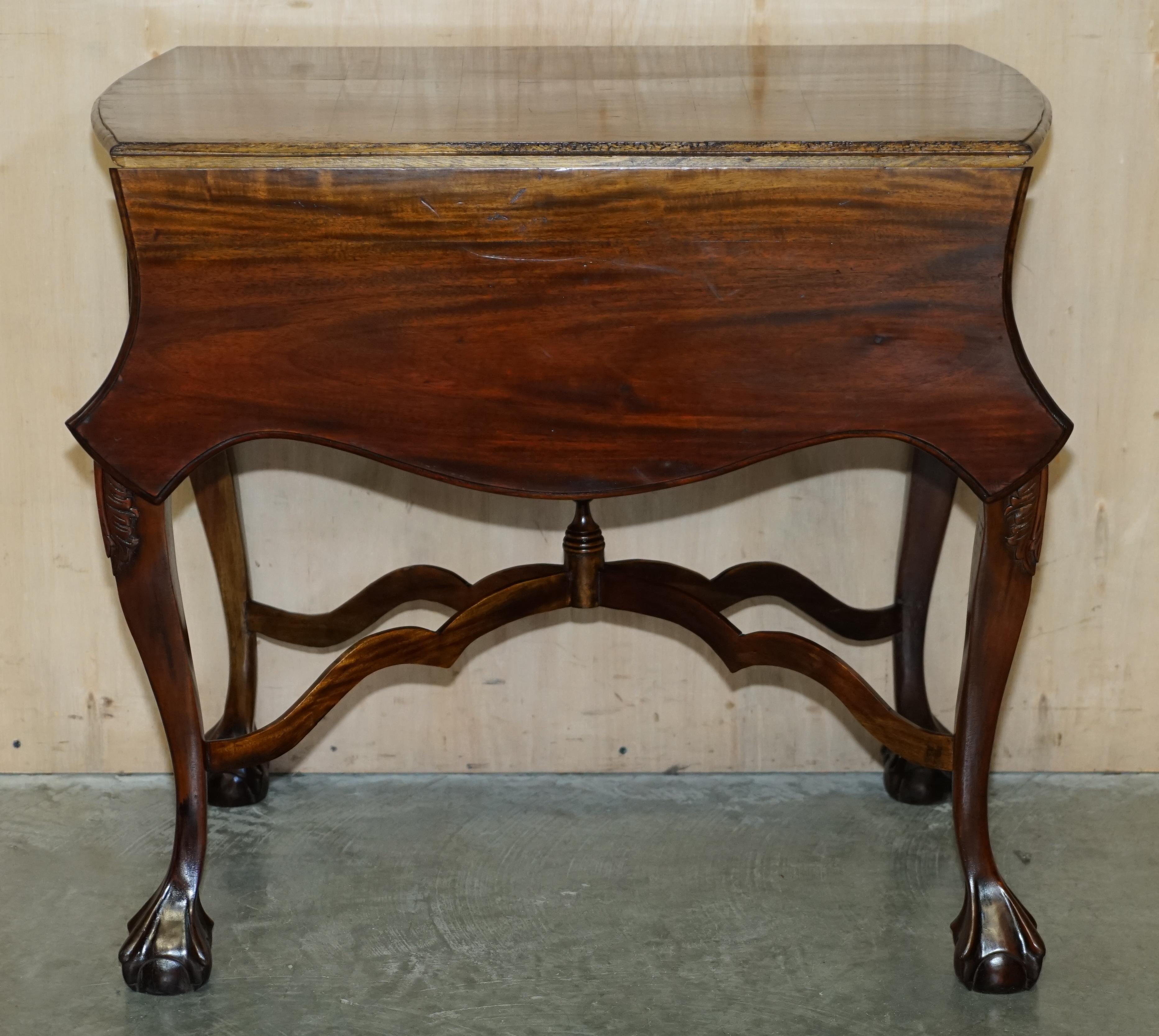 Hand-Crafted EXQUISITE THOMAS CHIPPENDALE STYLE CLAW & BALL FEET EXTENDiNG CHESS BOARD TABLE For Sale